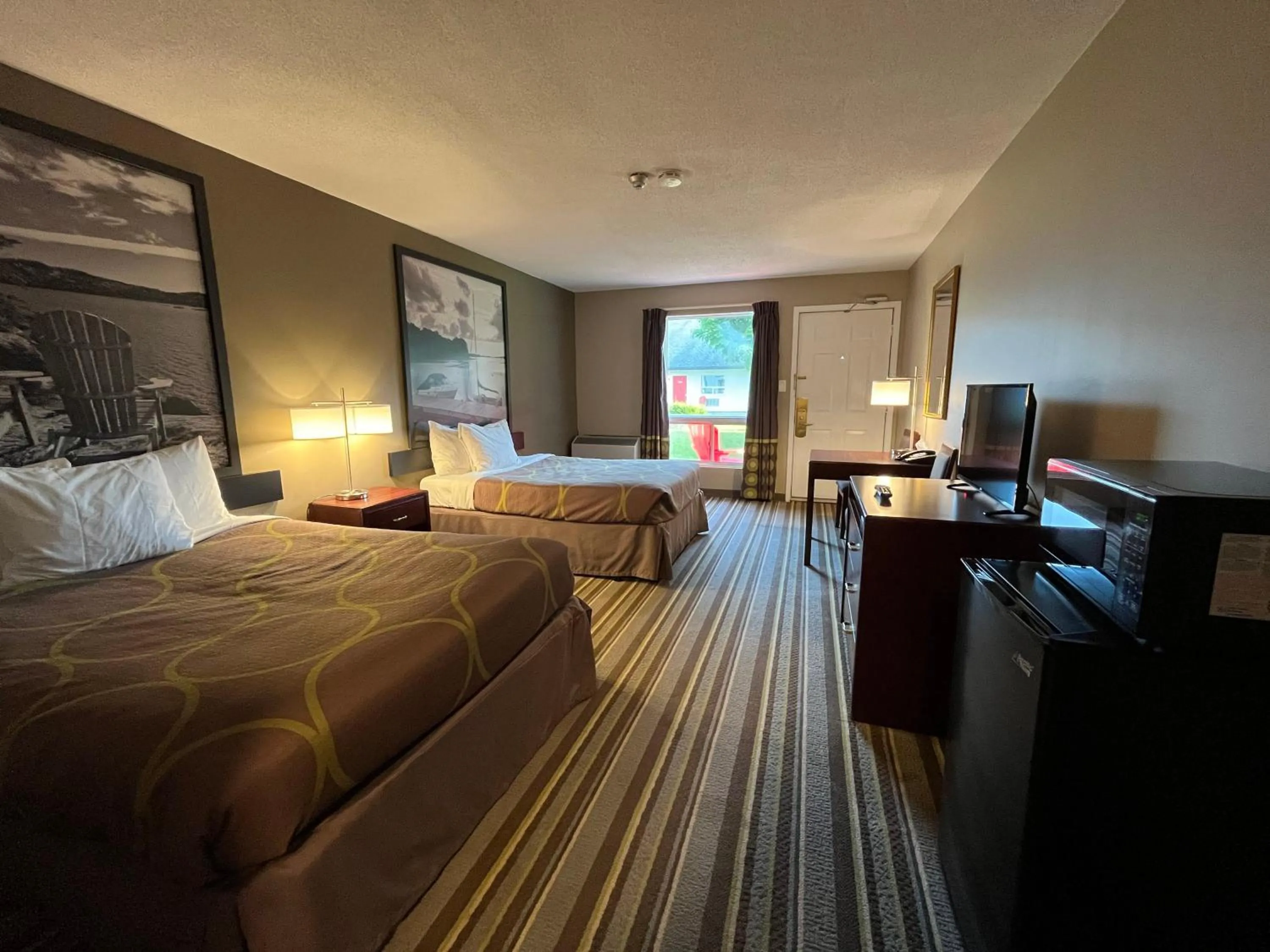 Double Room with Two Double Beds - Non-Smoking in Jolly Roger Inn & Resort