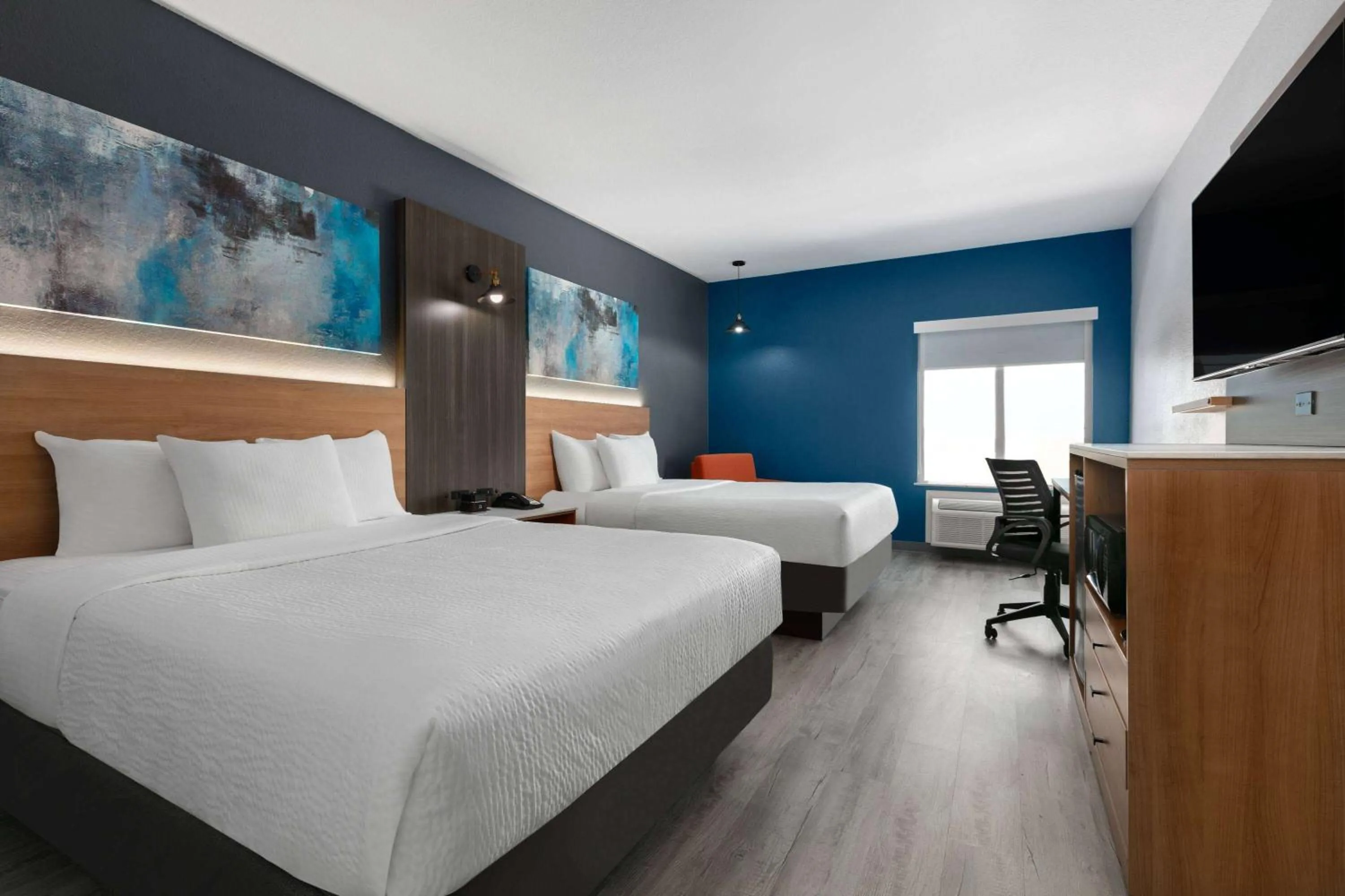 Standard Queen Room with Two Queen Beds in La Quinta Inn & Suites by Wyndham Ft Worth-Burleson