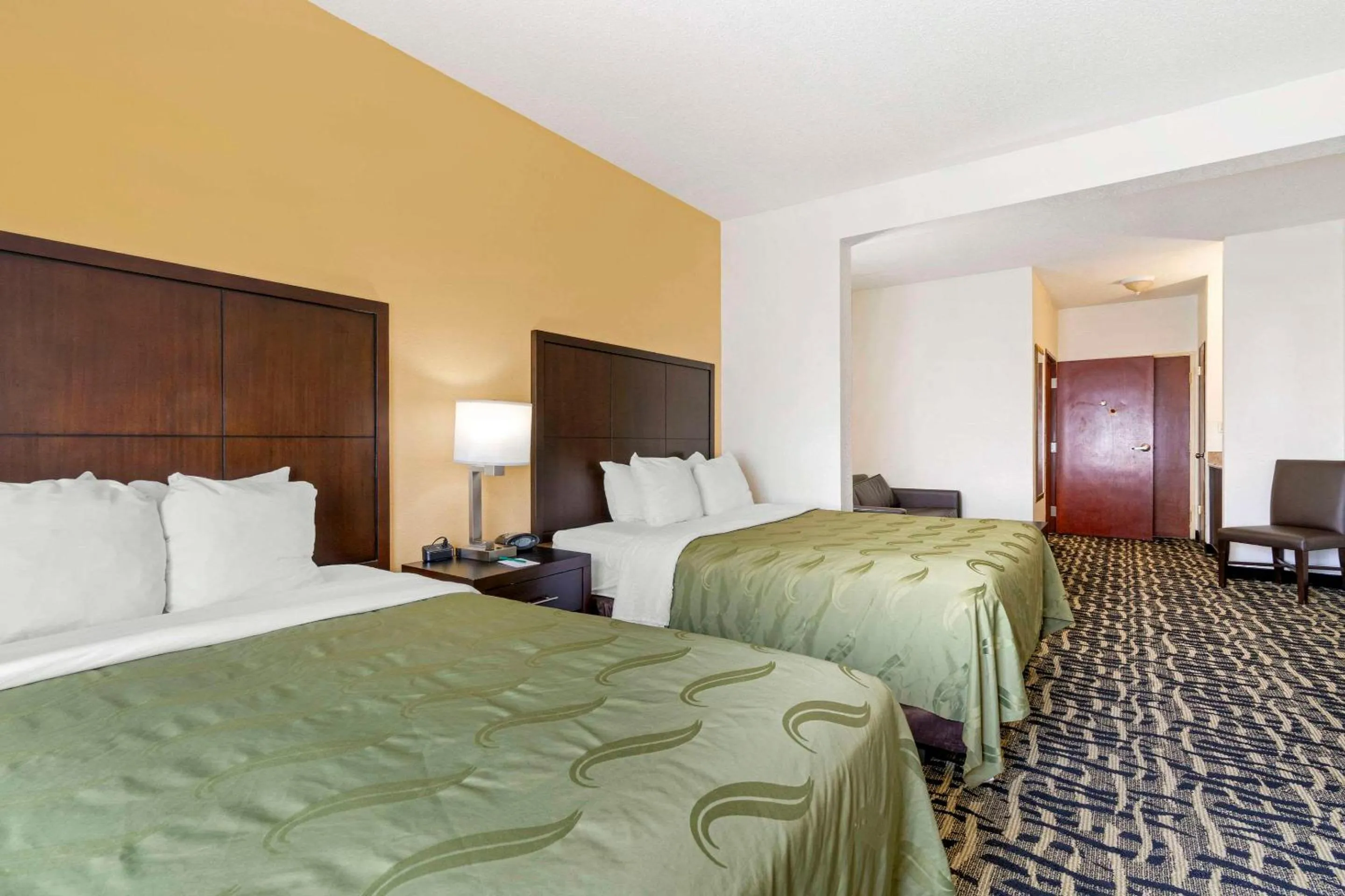 Queen Room with Two Queen Beds - Non-Smoking in Quality Suites La Grange