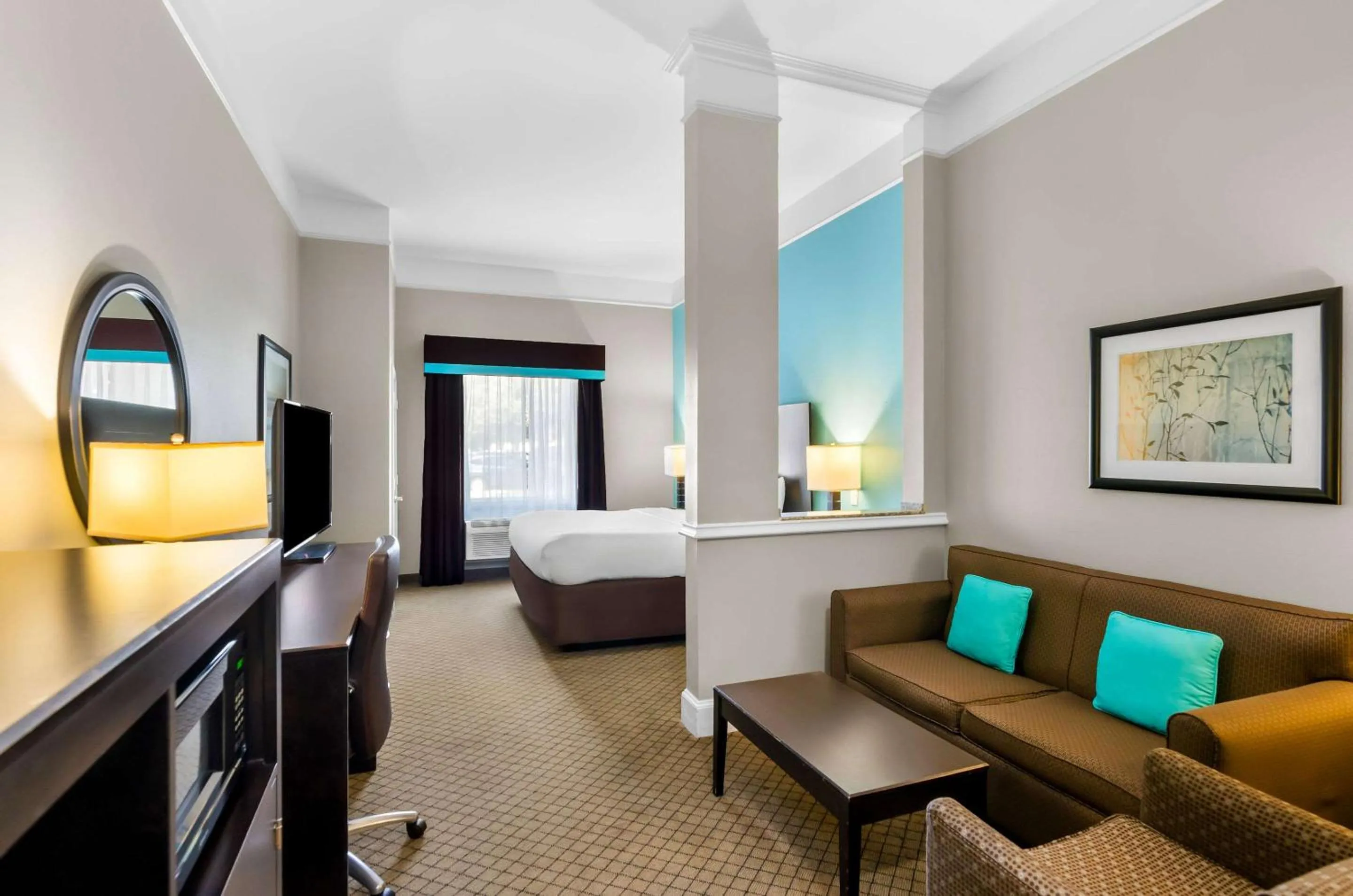 King Suite - Non-Smoking in Comfort Suites at Katy Mills