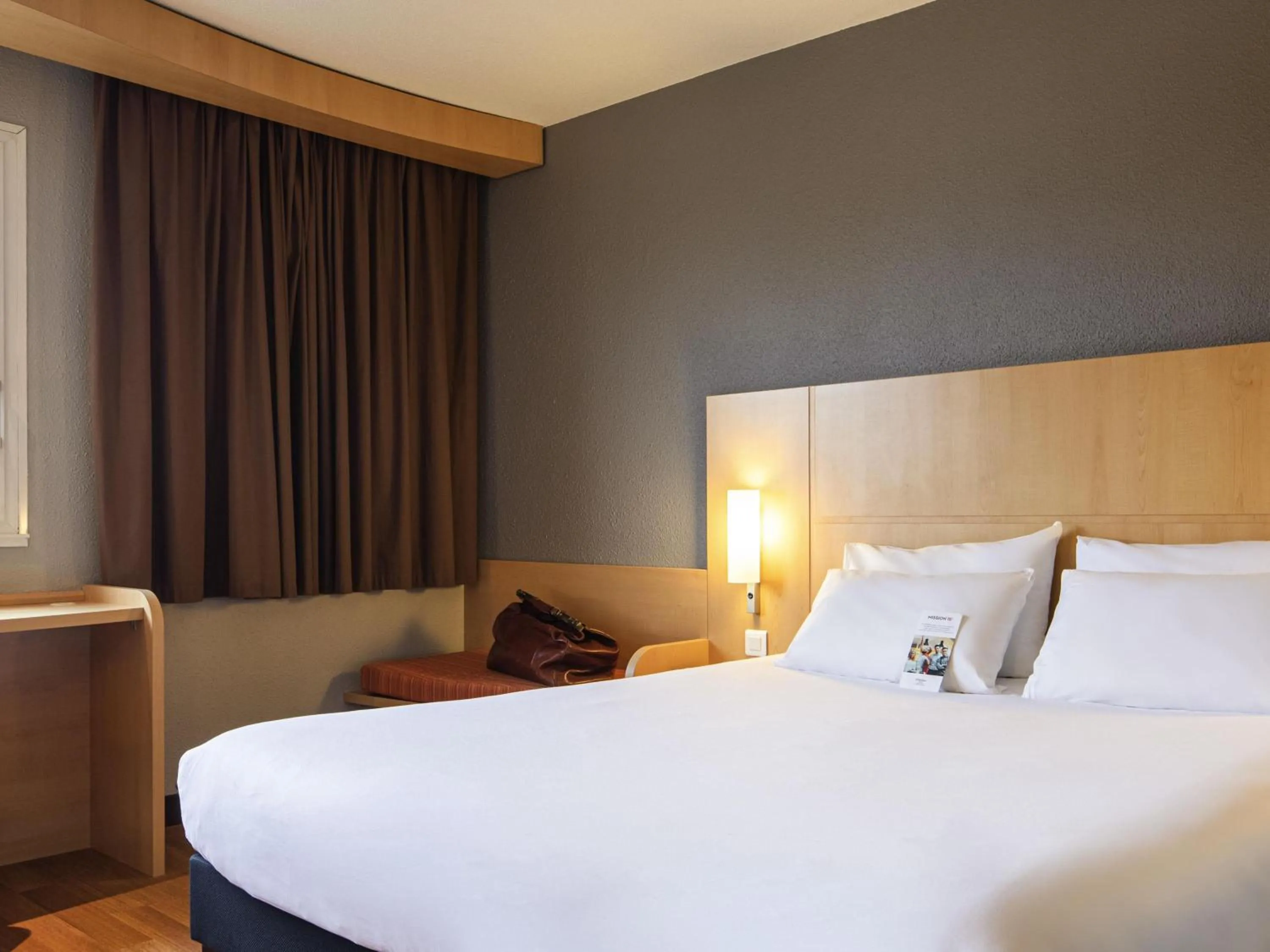 Standard Double Room in ibis Quimperle