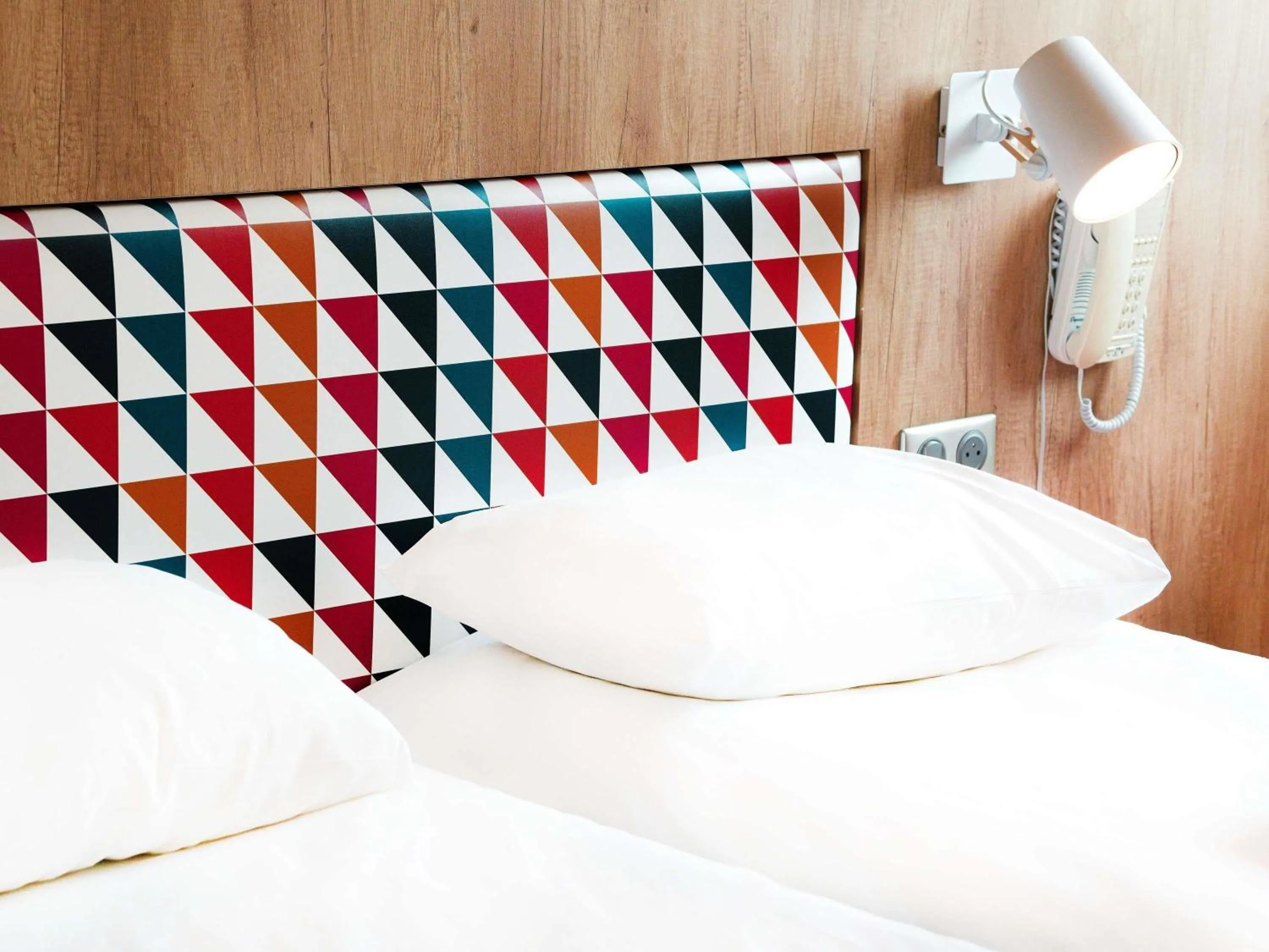 Standard Twin Room in ibis Styles Caen Centre Historique