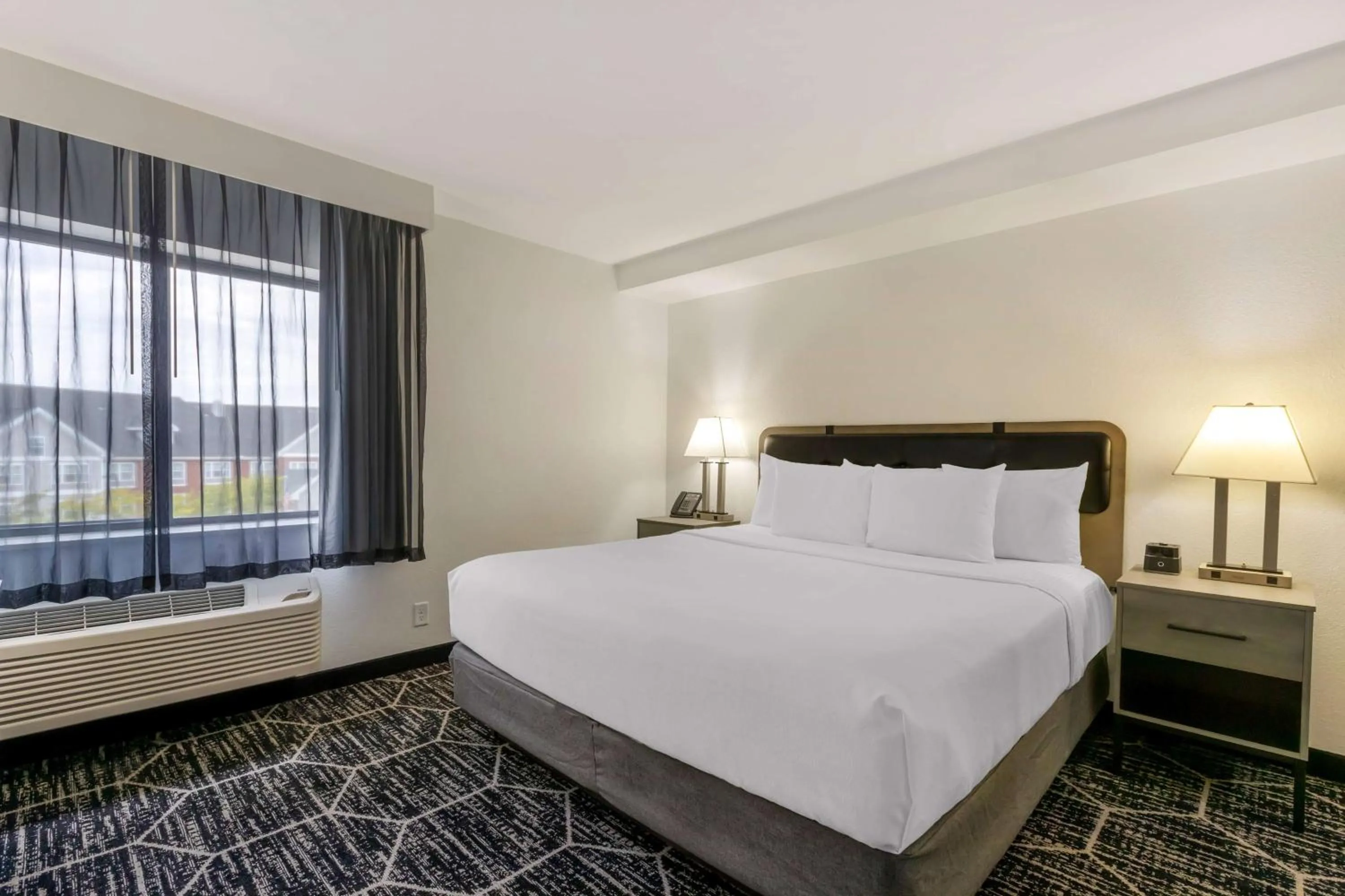 Deluxe King Room in La Quinta by Wyndham Des Moines West Clive