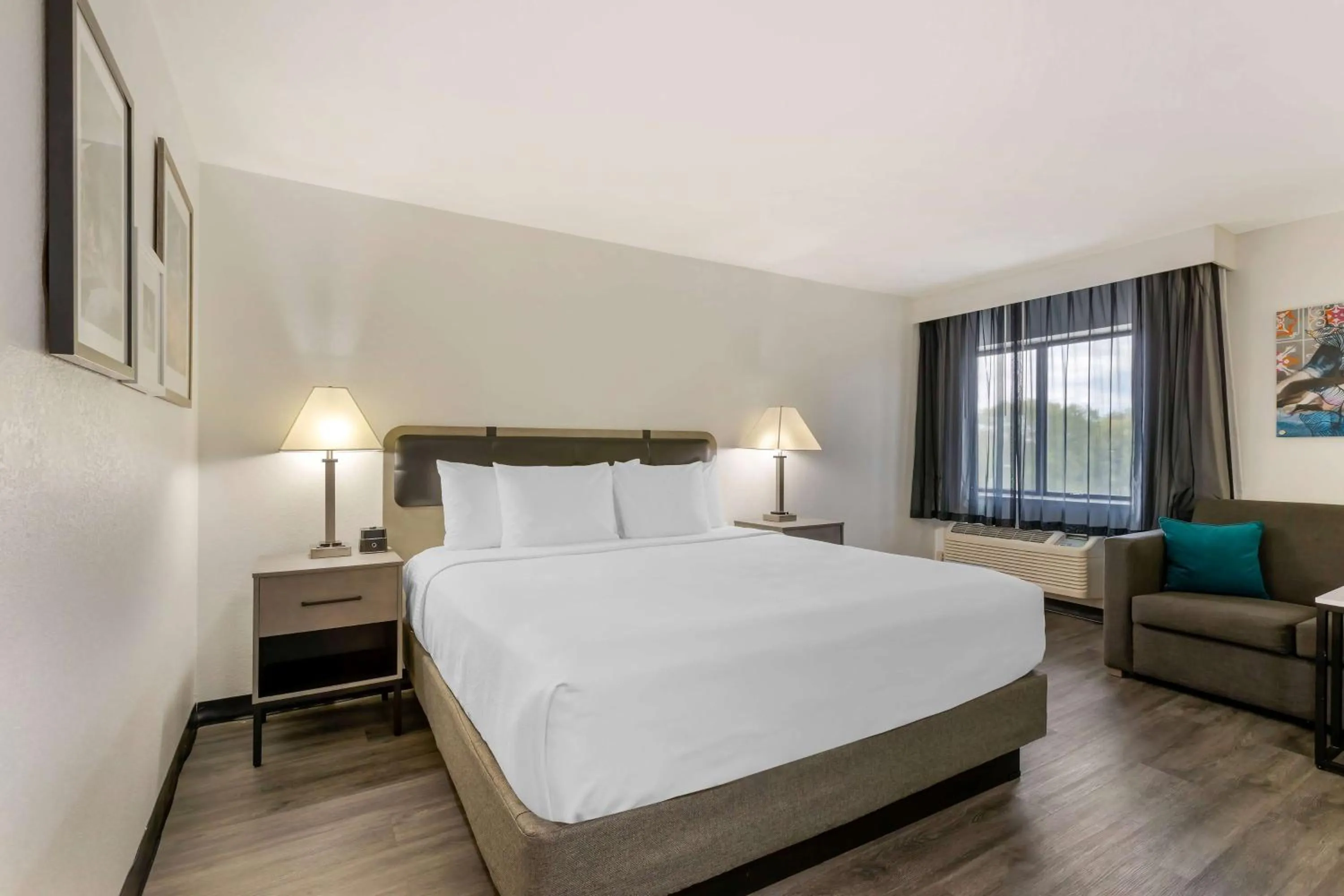 Executive King Suite - Non-Smoking in La Quinta by Wyndham Des Moines West Clive