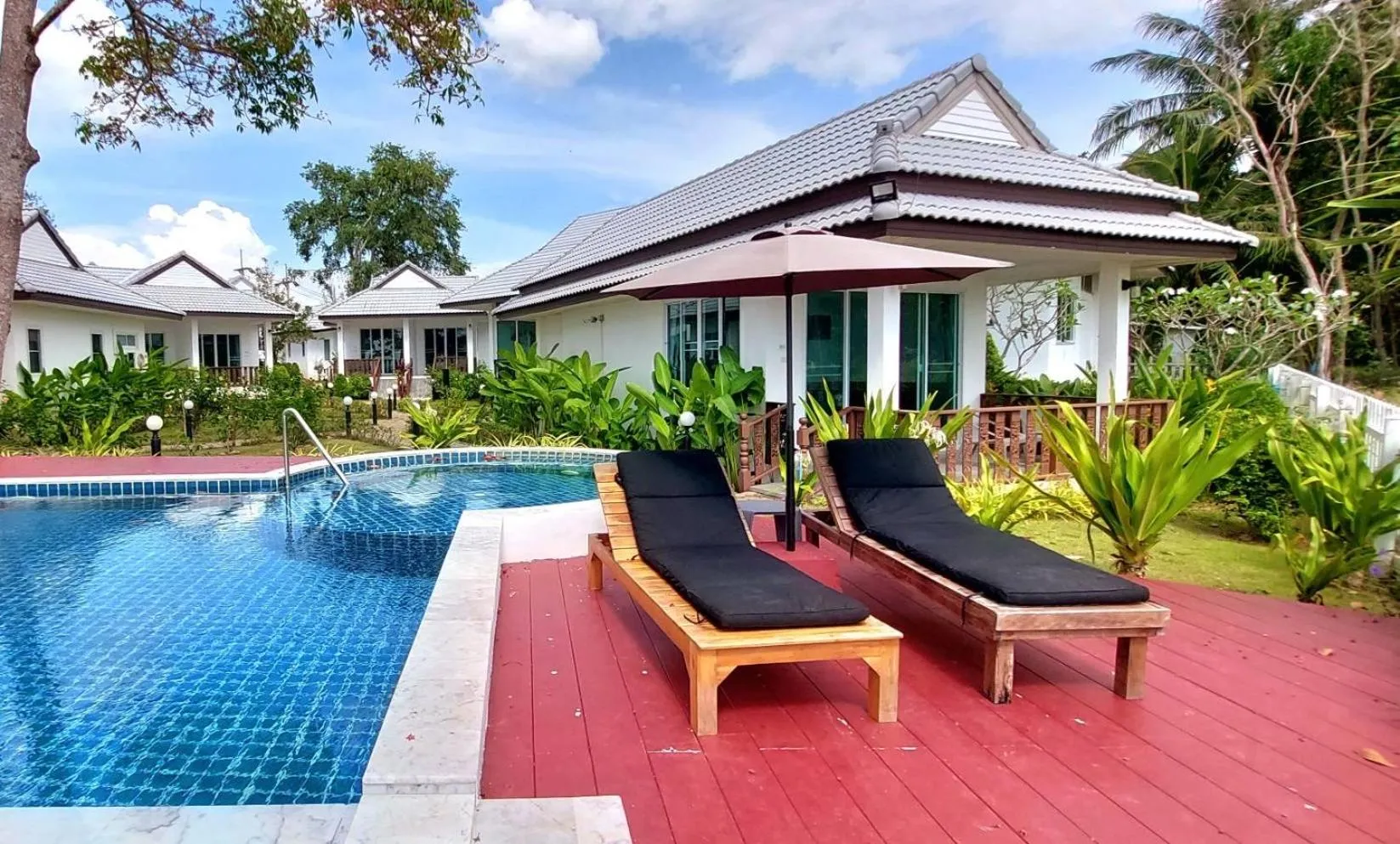 Deluxe Double Room with Beachfront and Poolside view in Horizon Beach Resort Koh Jum