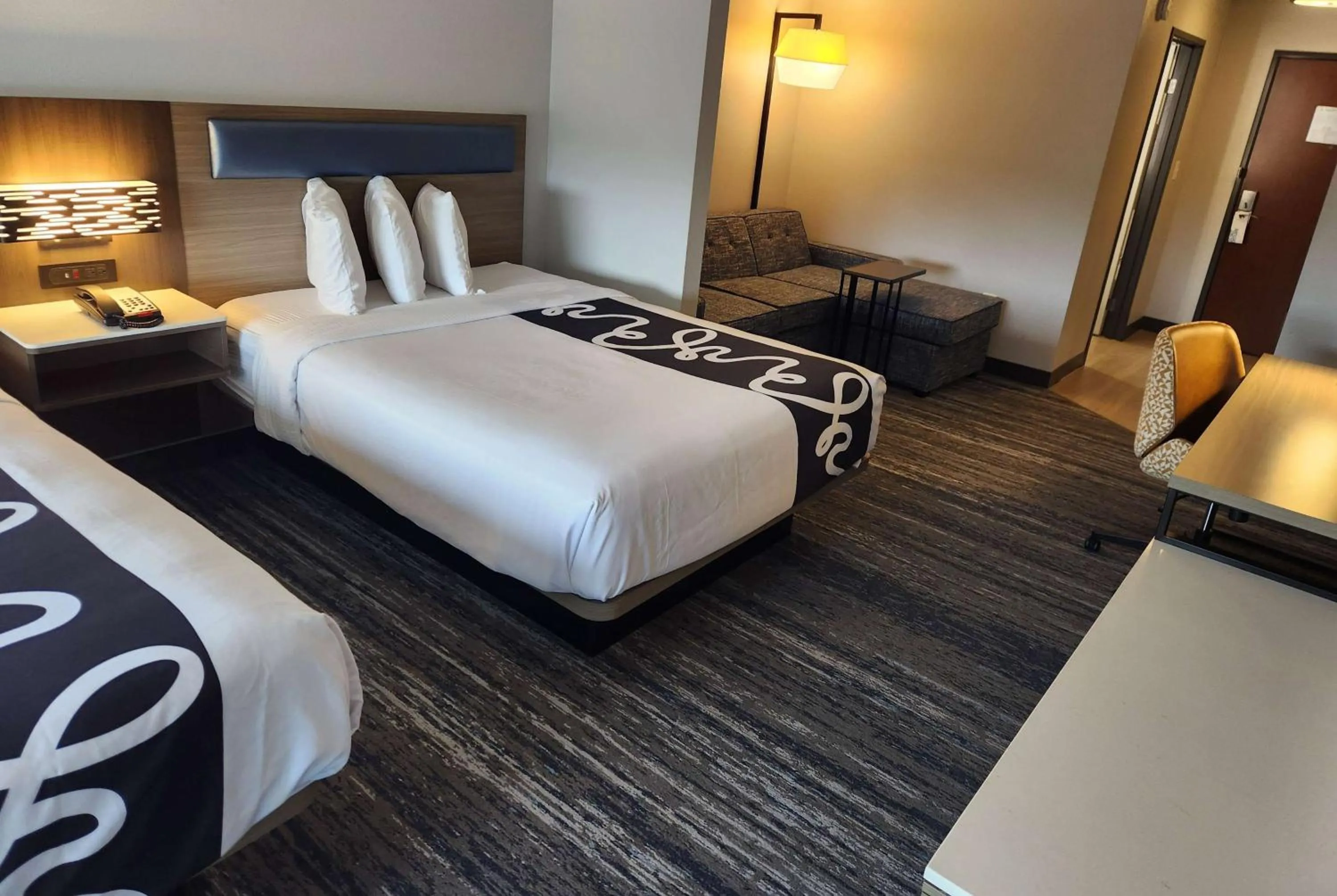 Queen Room with Two Queen Beds - Mobility Access/Non-Smoking in La Quinta by Wyndham Warner Robins - Robins AFB