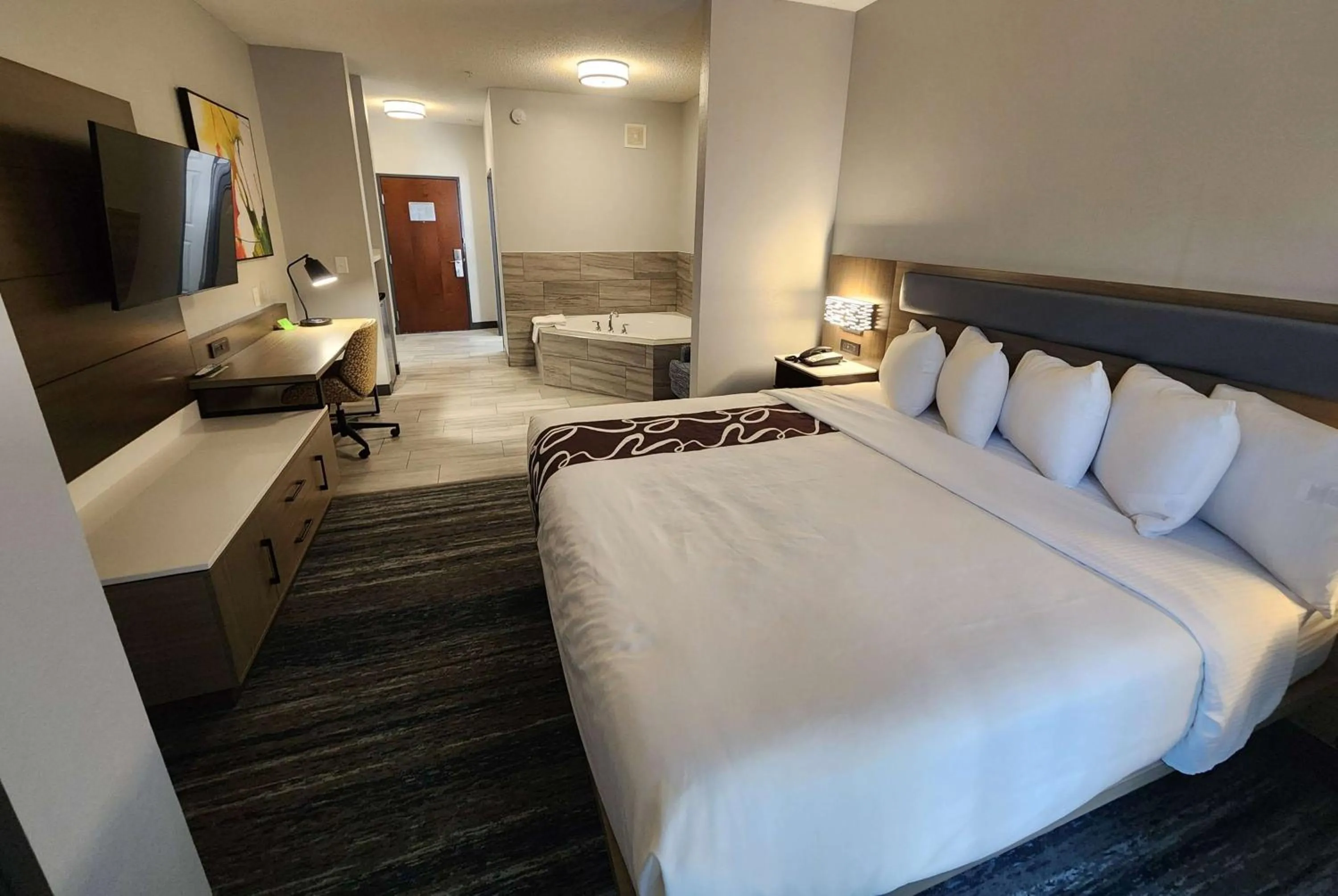 Deluxe King Room - Non-Smoking in La Quinta by Wyndham Warner Robins - Robins AFB