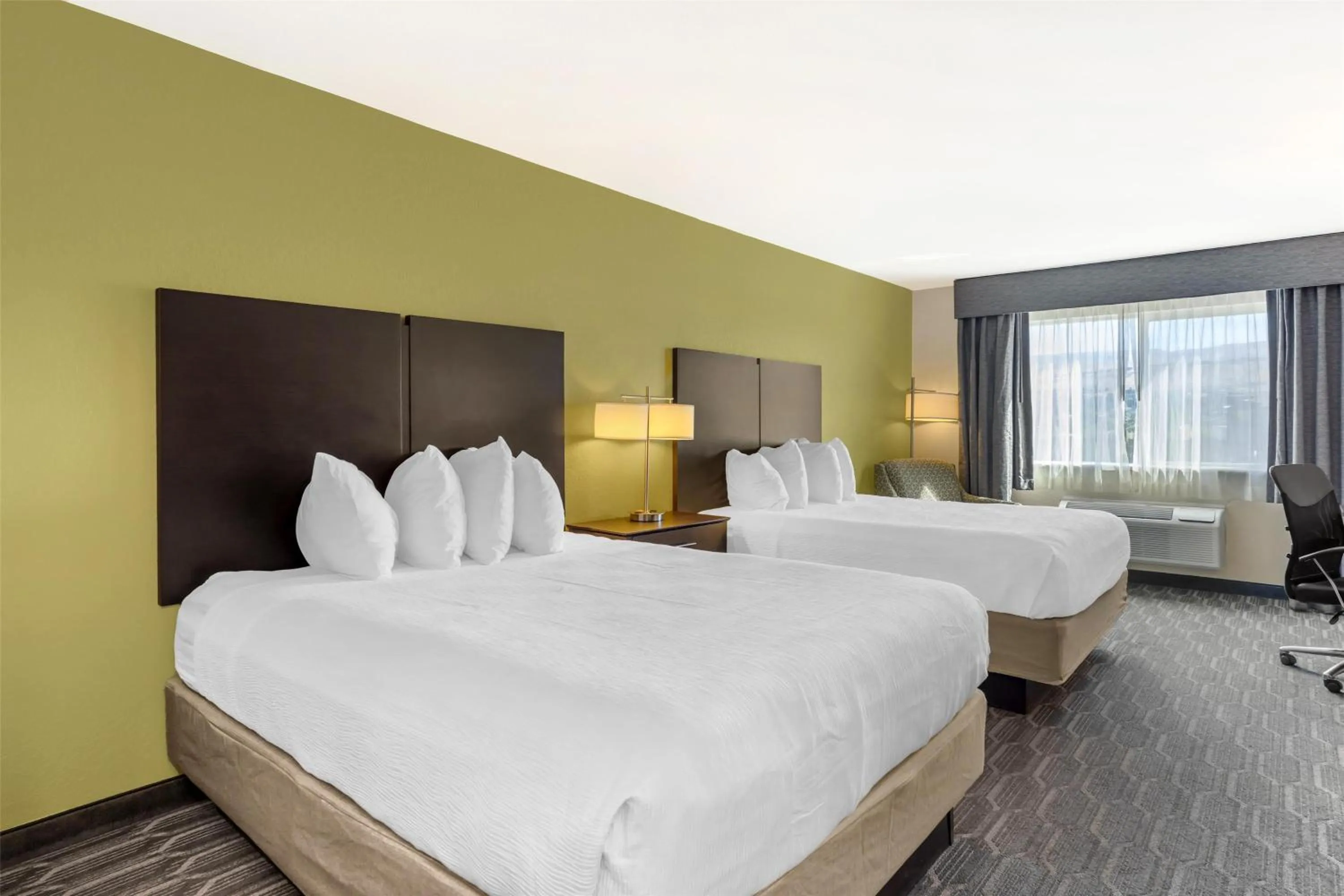 Queen Room with Two Queen Beds - Non-Smoking in Best Western Plus Wenatchee Downtown Hotel