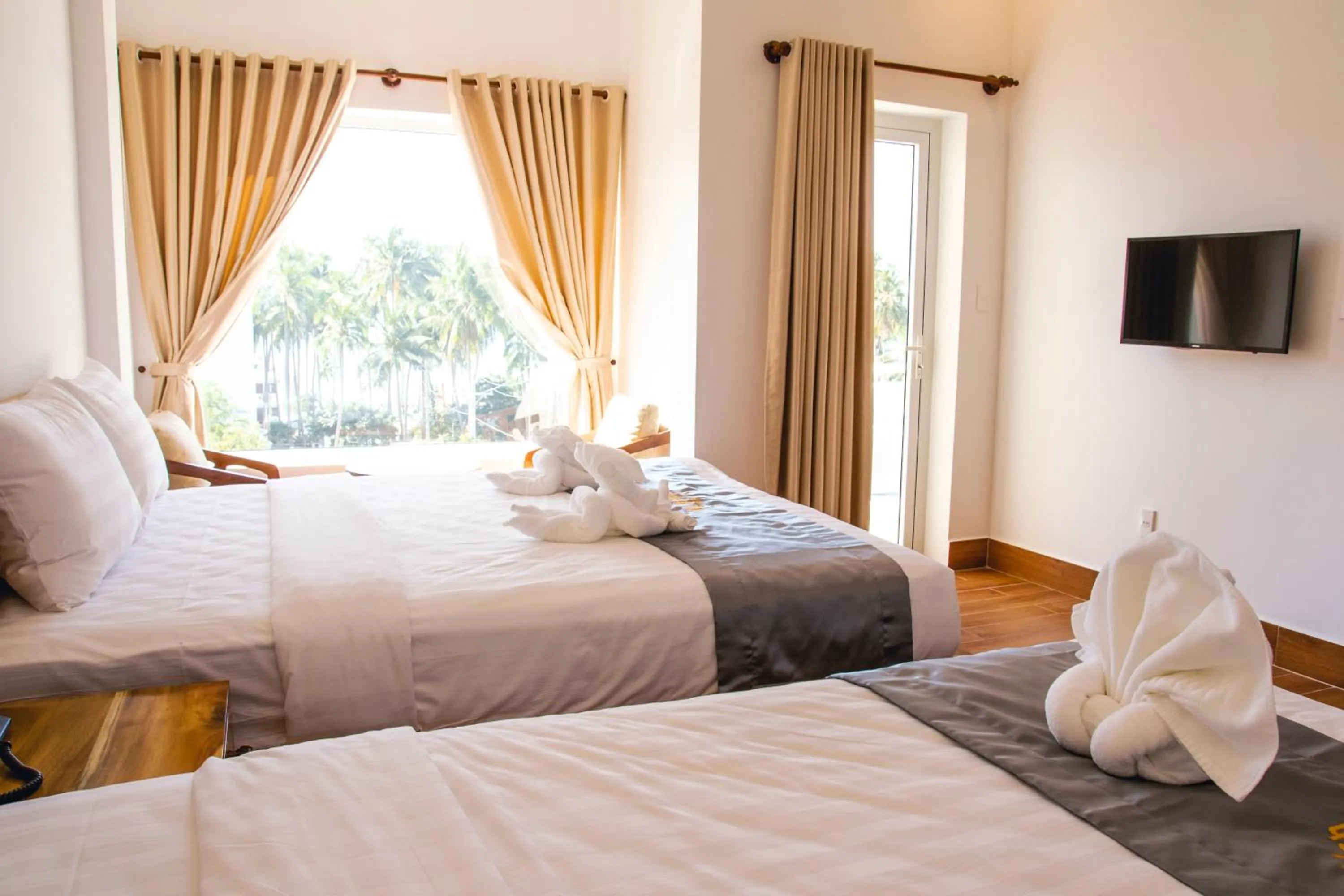 Family Suite with Balcony in Mui Ne Beach Hotel