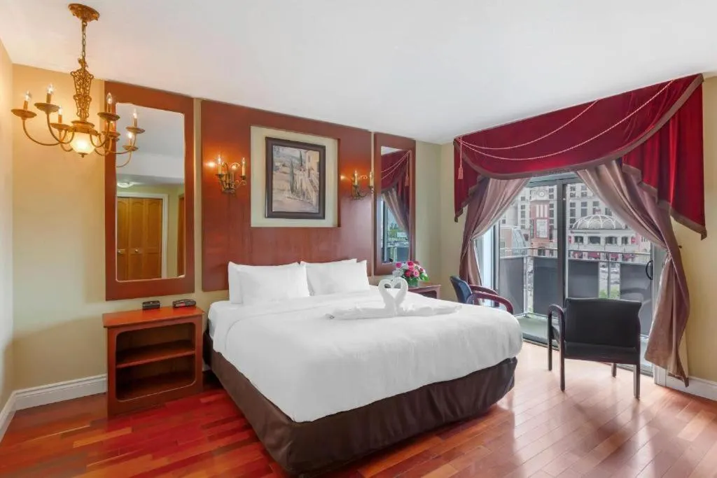 Superior King Room in Quality Hotel Fallsview Cascade