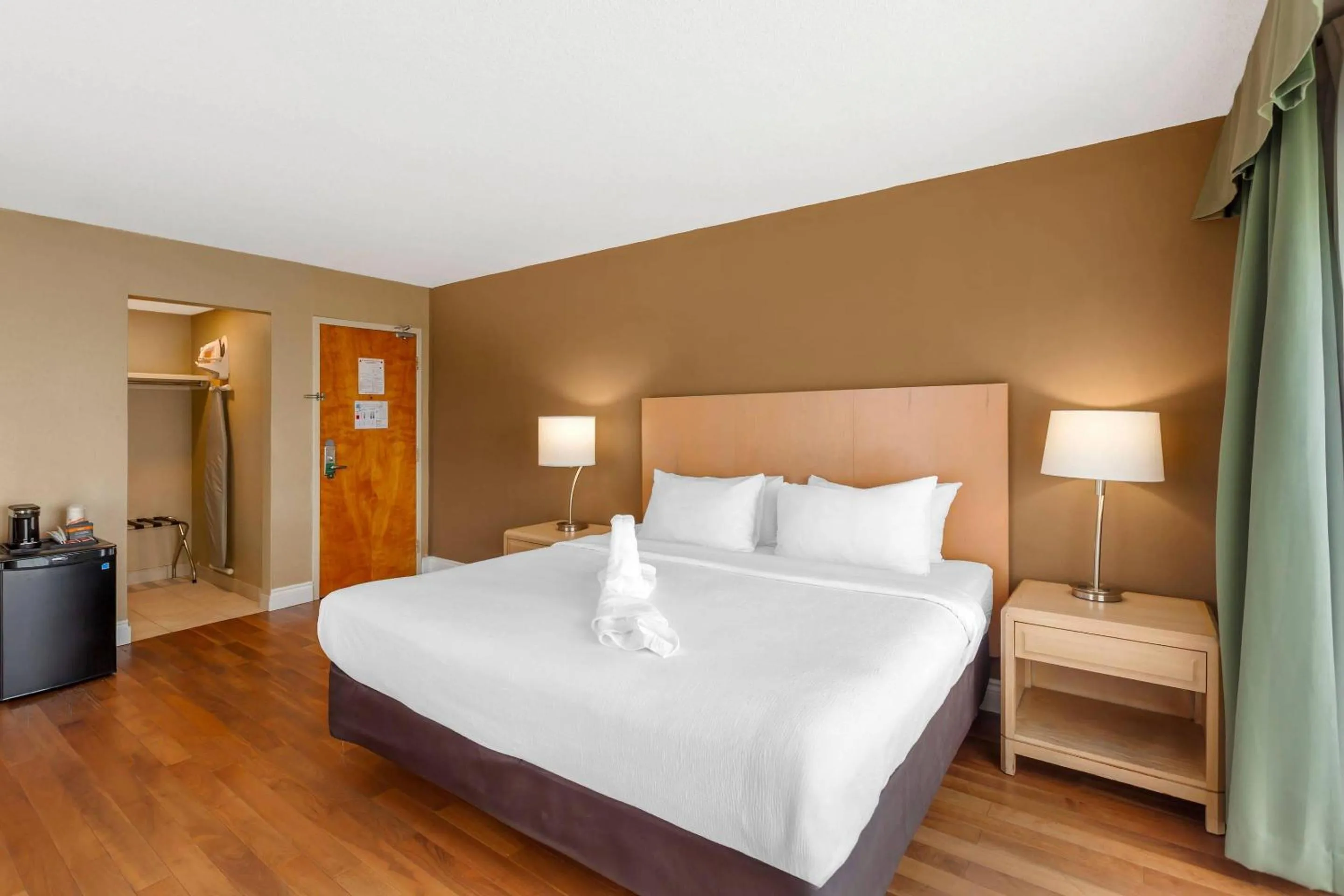 King Room in Quality Hotel Fallsview Cascade