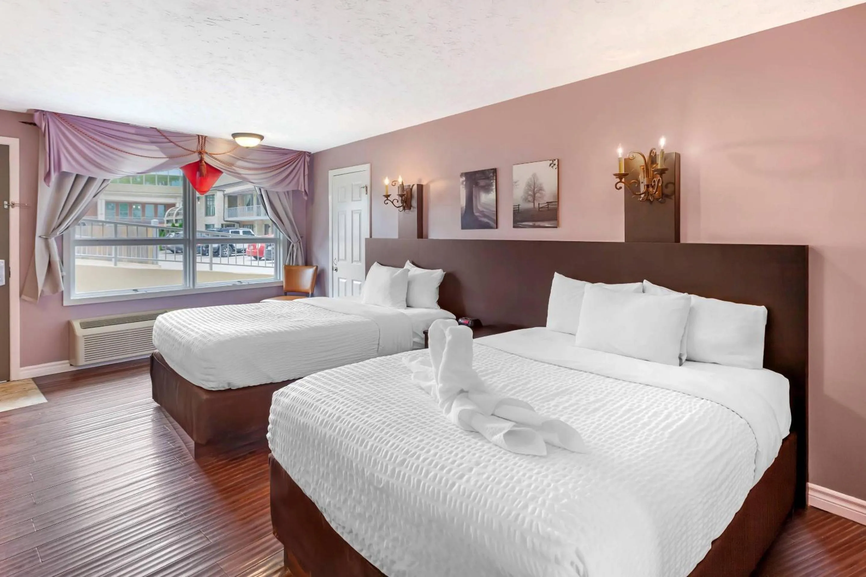 Double Room with Two Double Beds - Non-Smoking in Quality Hotel Fallsview Cascade