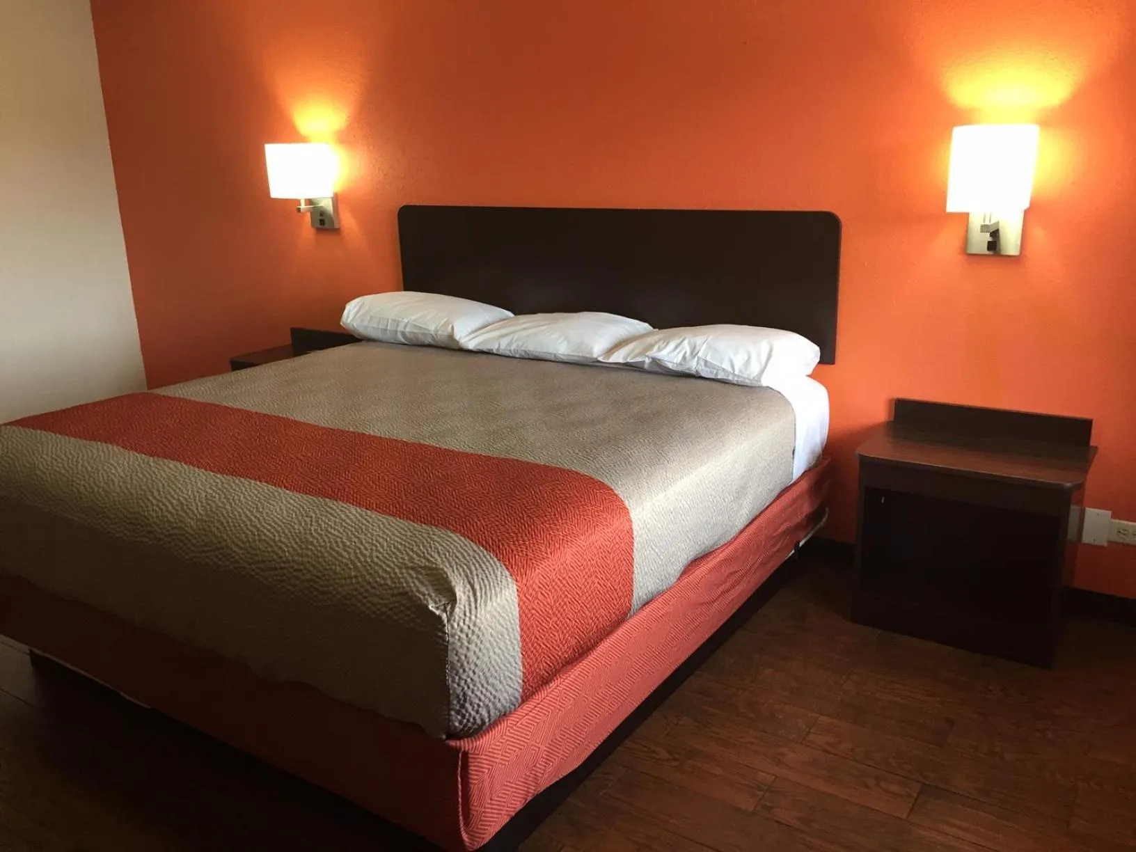 King Room with Roll-in Shower - single occupancy - Disability Access - Non-Smoking in Motel 6-Waco, TX