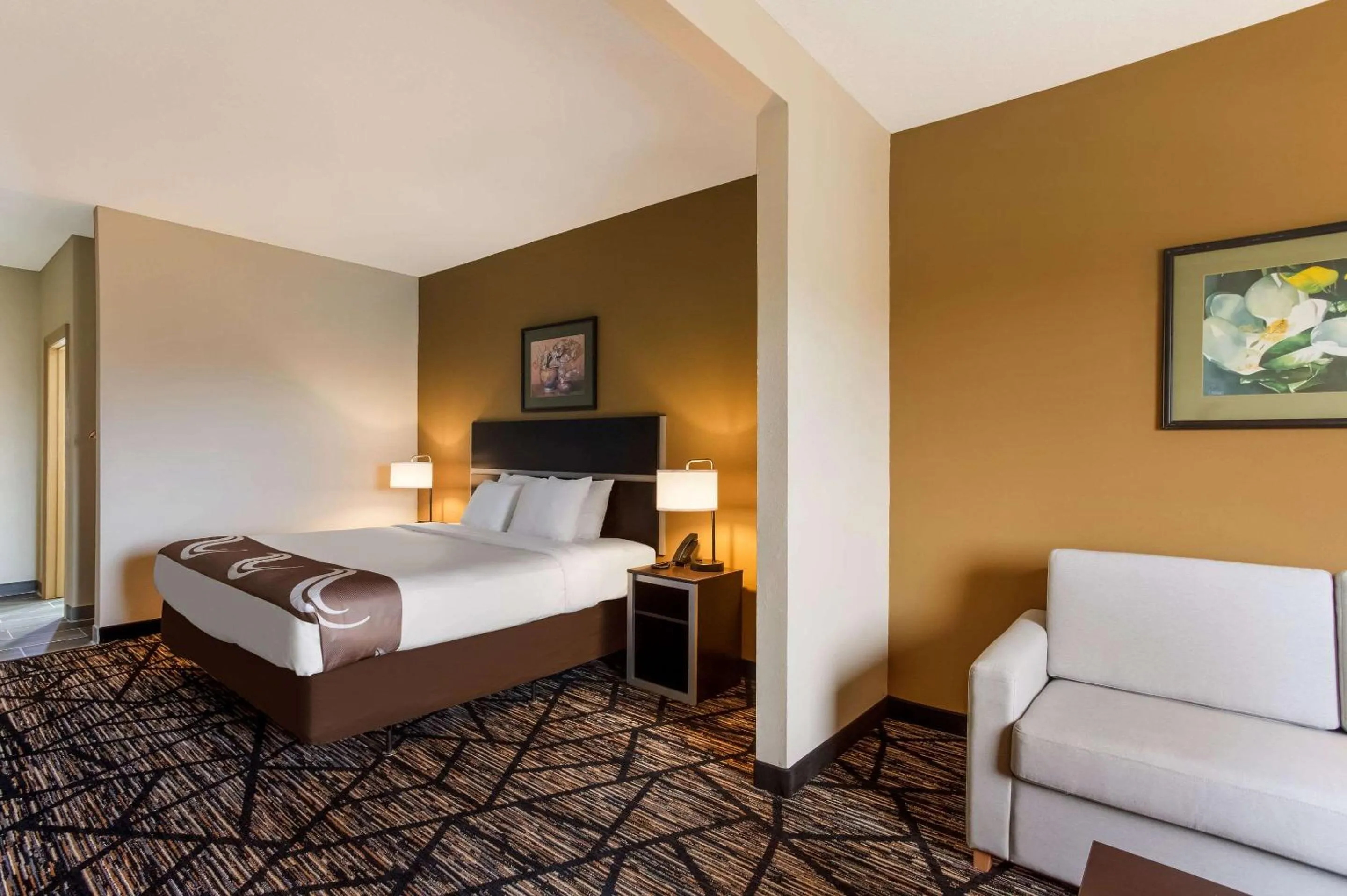 King Suite - Non-Smoking in Quality Inn & Suites Pearl-Jackson