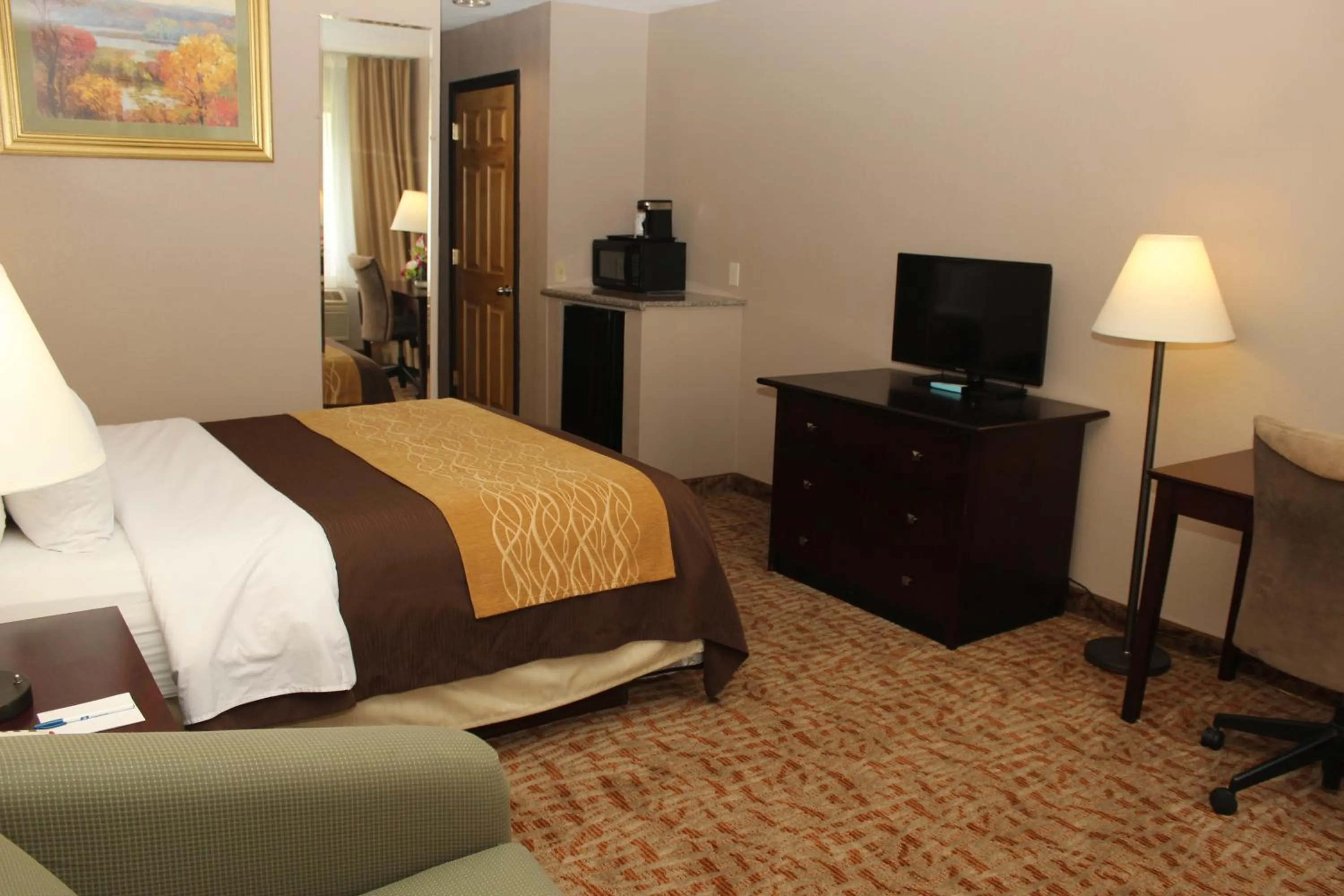 Queen Room - Accessible/Non-Smoking in Quality Inn Lockport