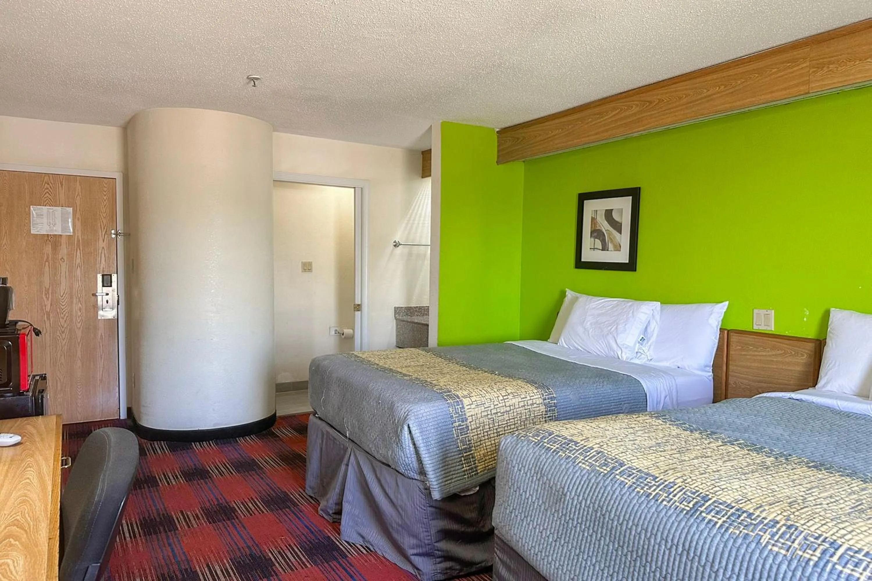 2 Full Beds Non-Smoking in Classic Inn By OYO I- 240 Near Memphis Airport