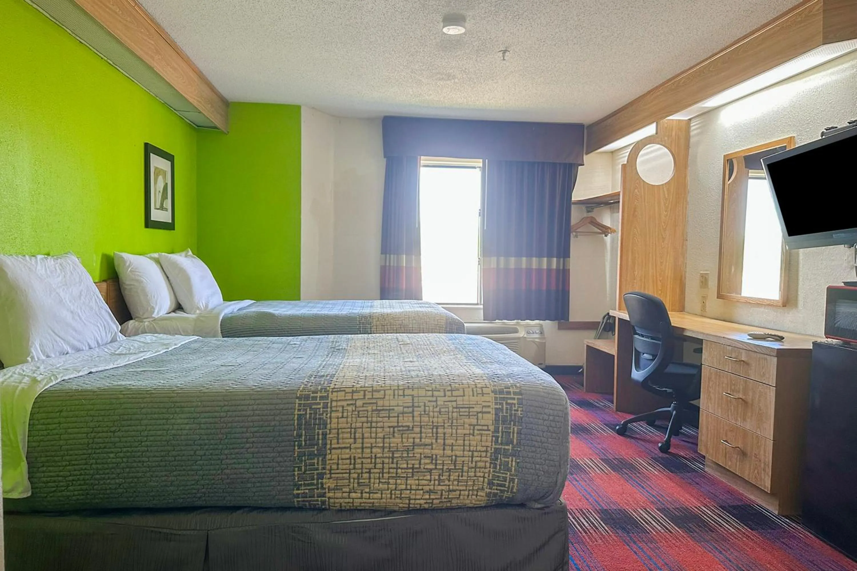 2 Full Bed Smoking in Classic Inn By OYO I- 240 Near Memphis Airport