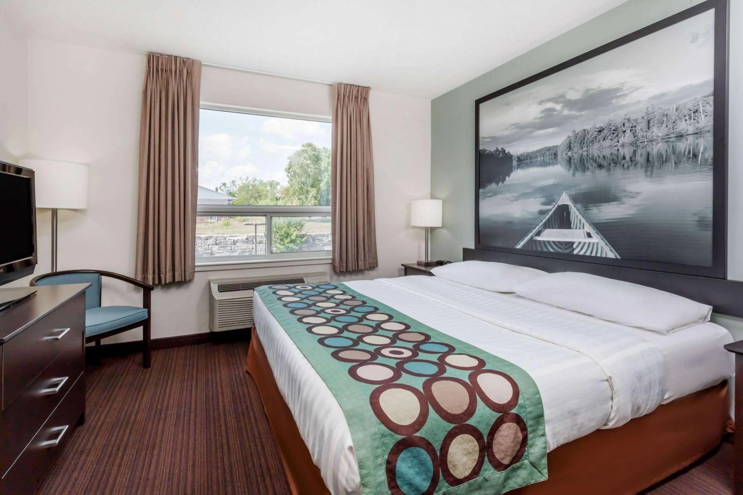 1 King Bed and 1 Sofa Bed, Deluxe Suite, Non-Smoking in Super 8 by Wyndham Peterborough