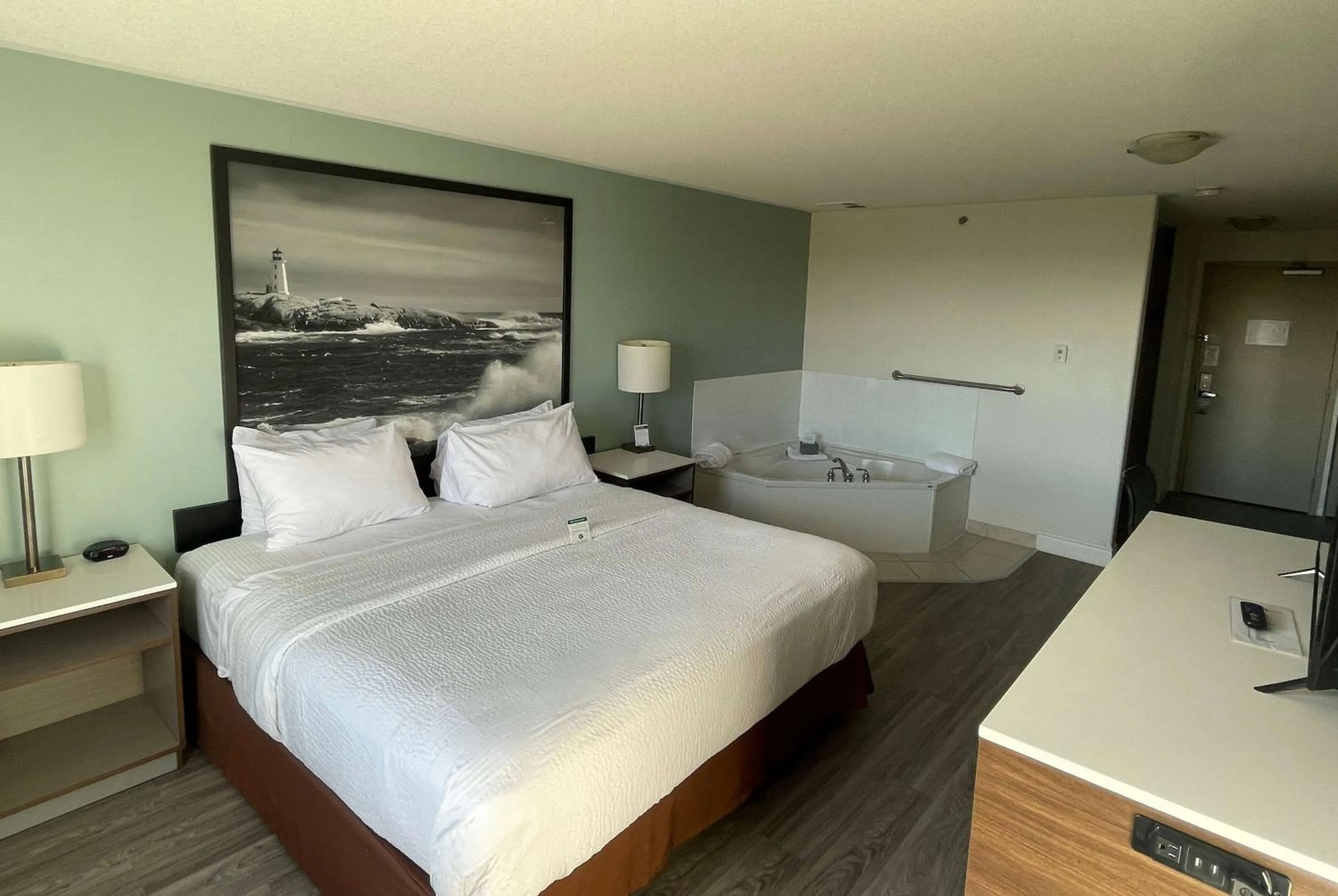 Deluxe King - Non- Smoking in Super 8 by Wyndham Peterborough