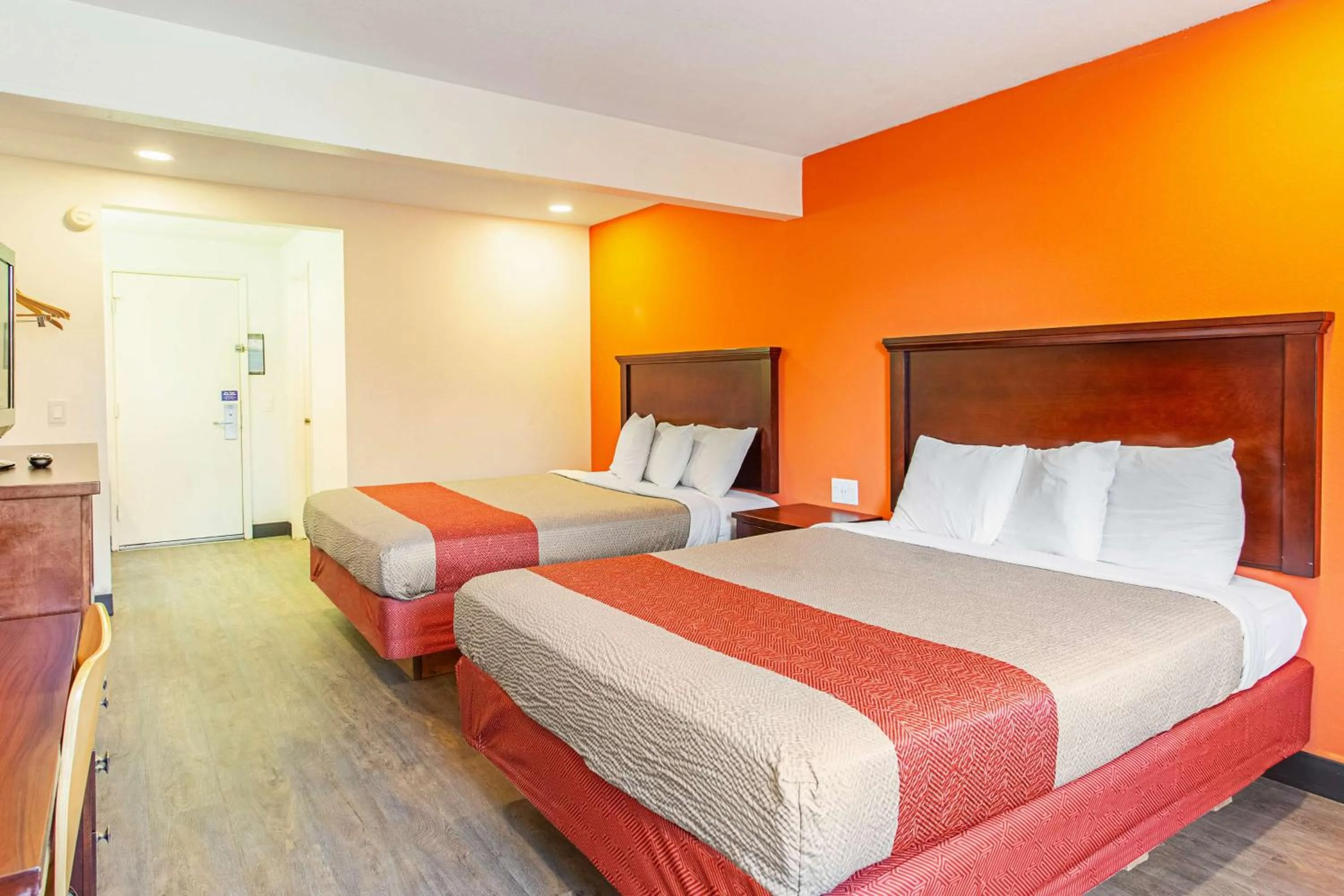Deluxe Queen Room with Two Queen Beds - Non-Smoking in Motel 6 Pendleton, OR - West