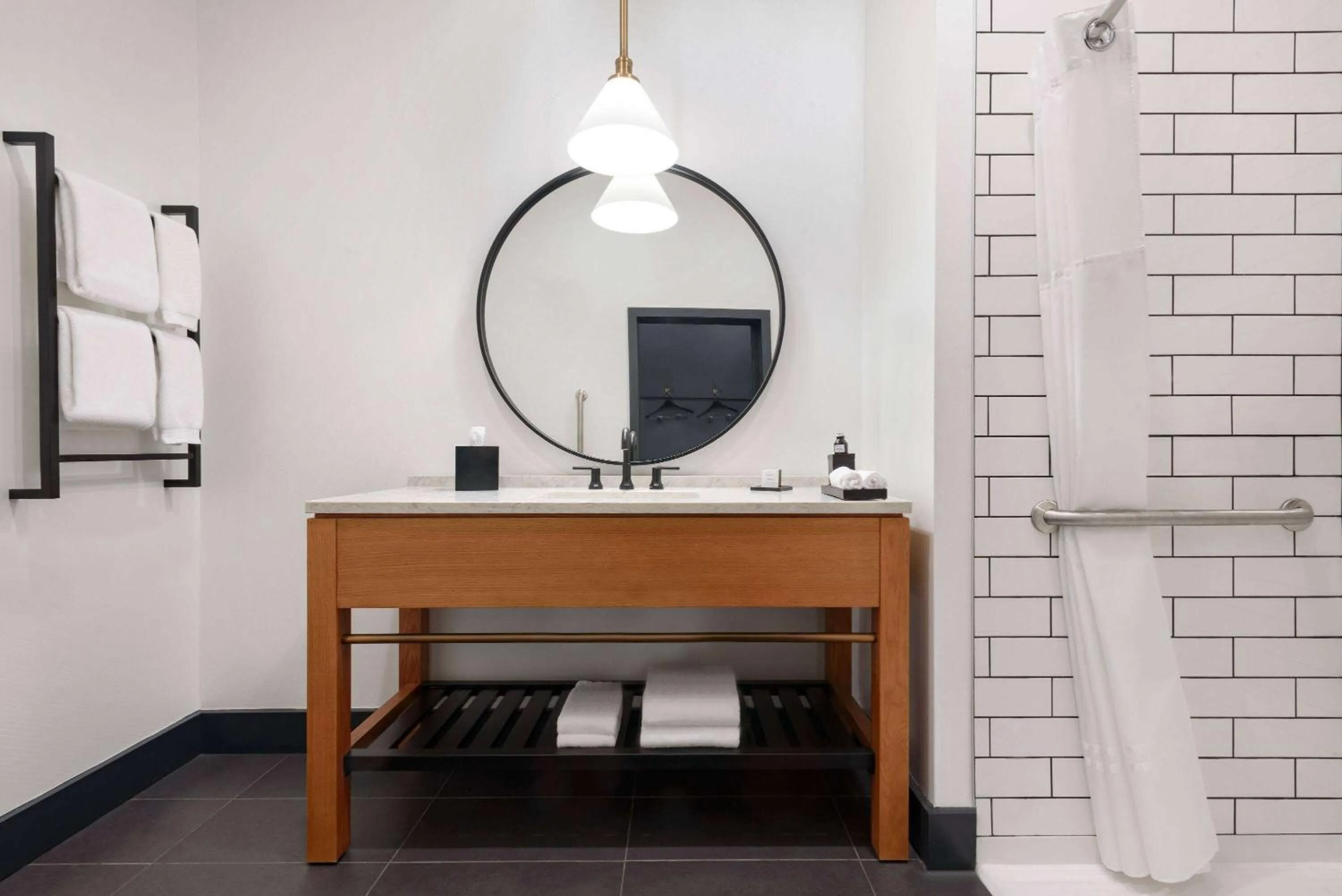 Queen Room with One Queen Bed - Disability Access in Origin Lexington, a Wyndham Hotel