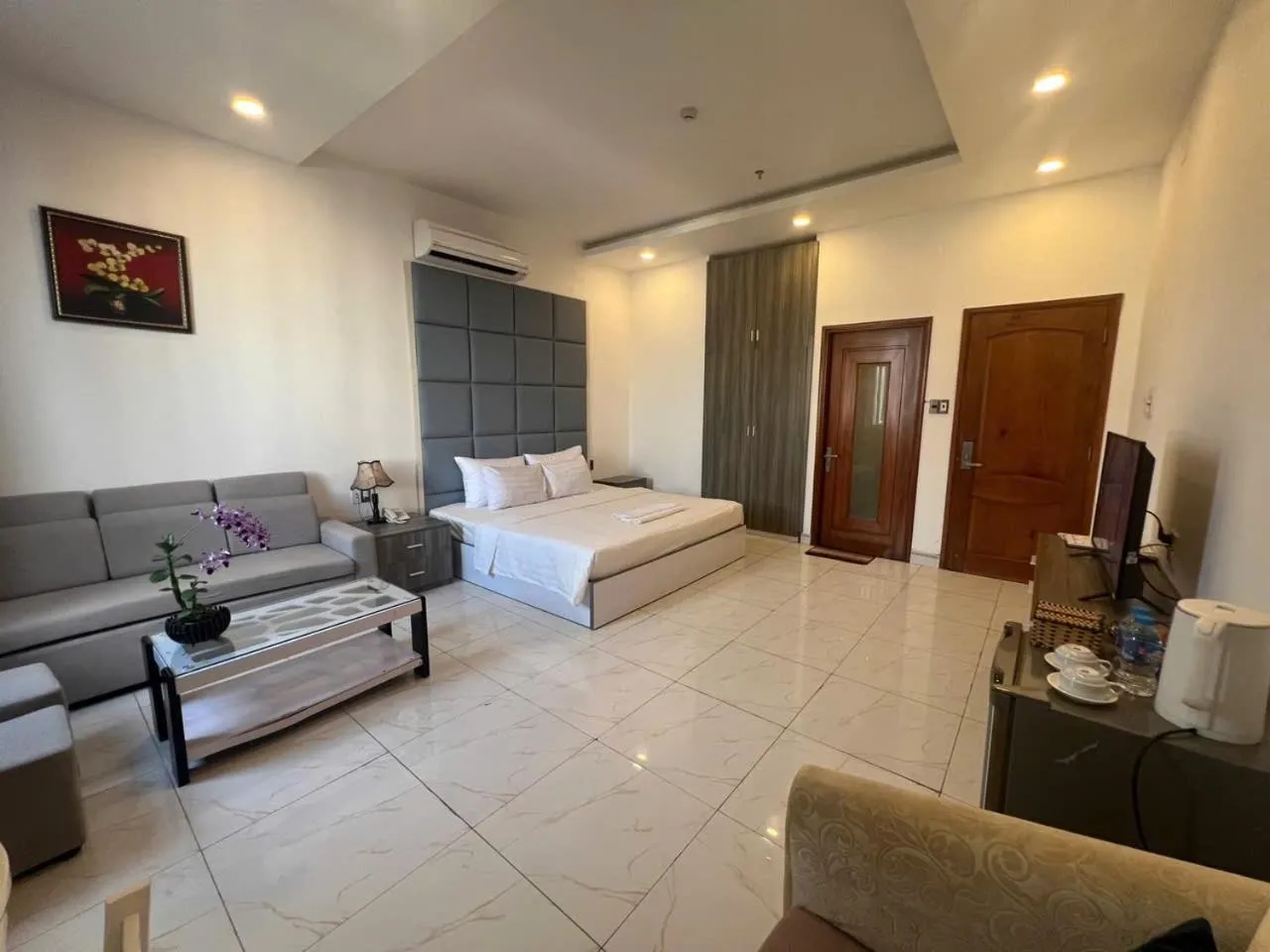 Suite with Spa Bath in White Diamond Airport Hotel