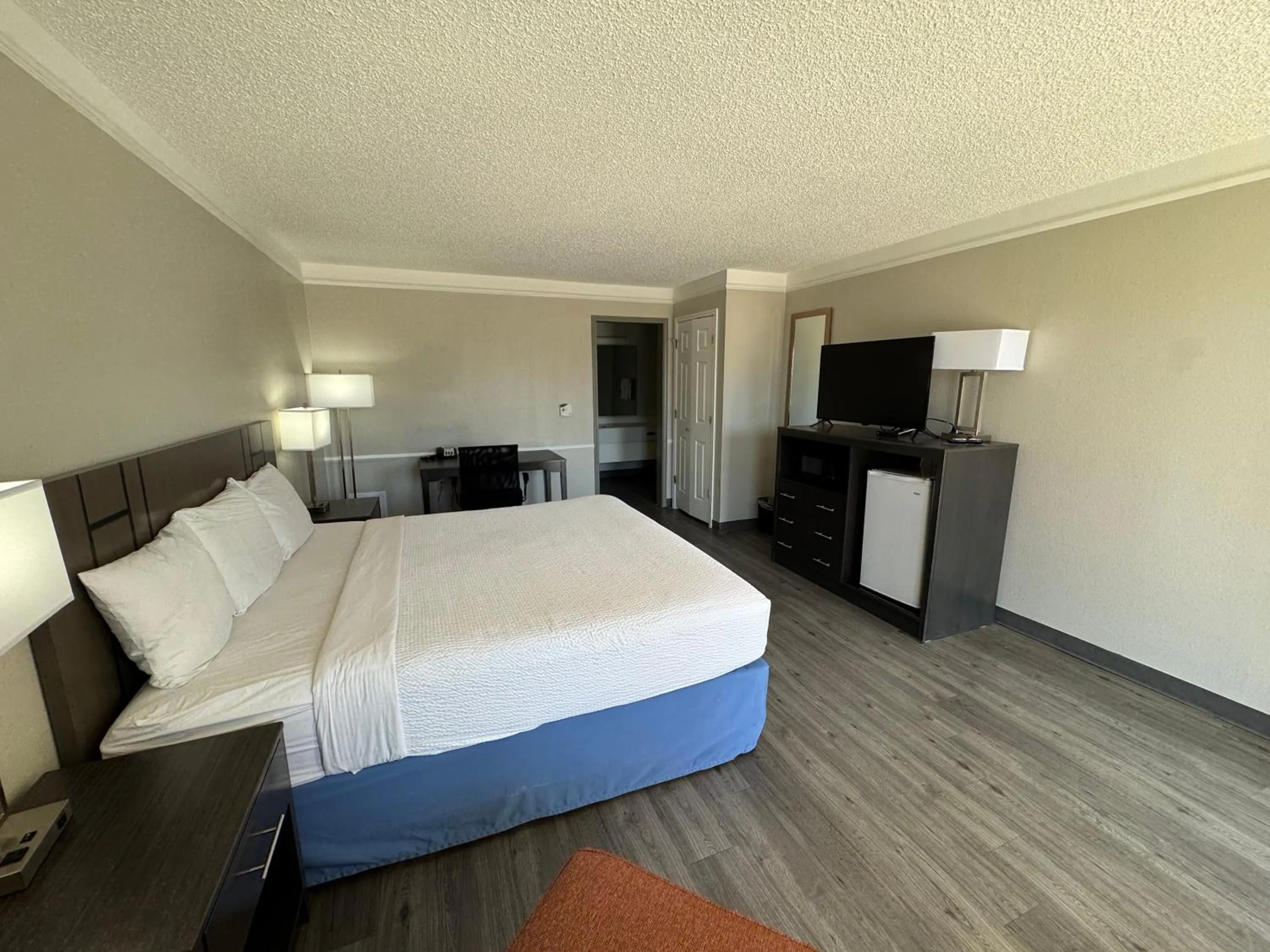 King Room - Non-Smoking in Days Inn by Wyndham Georgetown