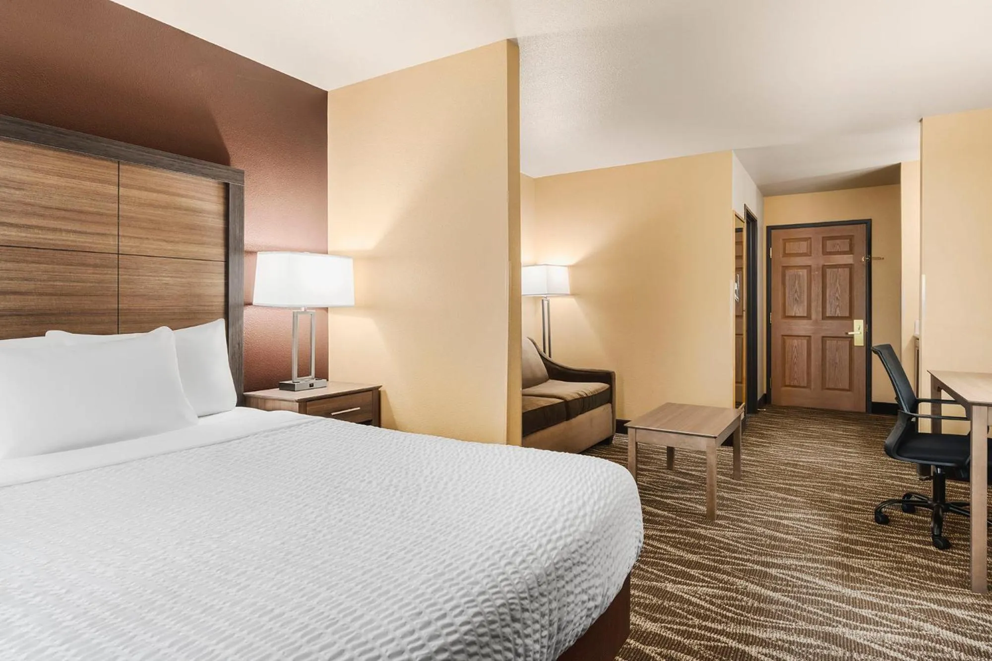 Queen Suite in Bitterroot River Inn and Conference Center