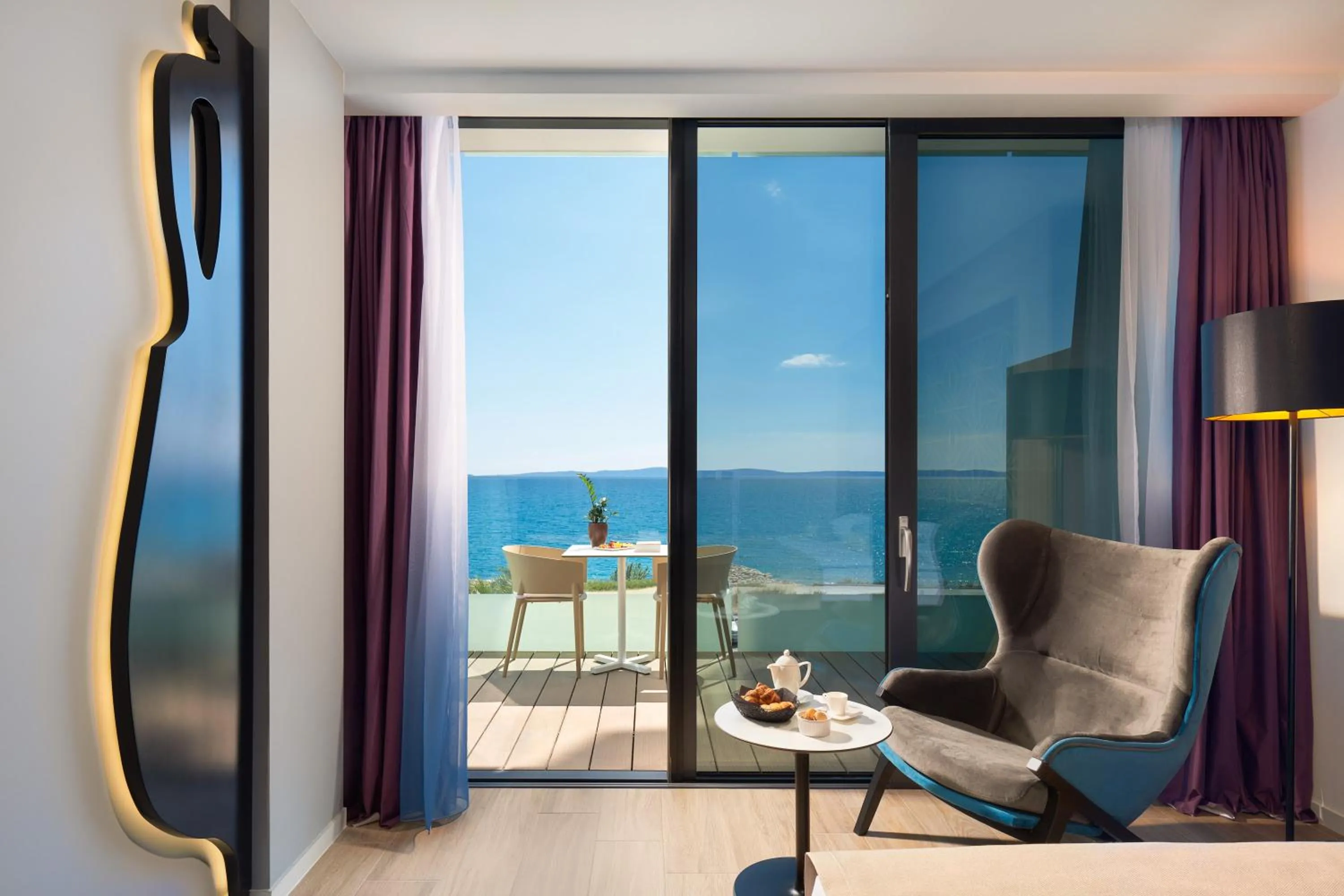 Superior Double or Twin Room with Sea View in Amphora Hotel