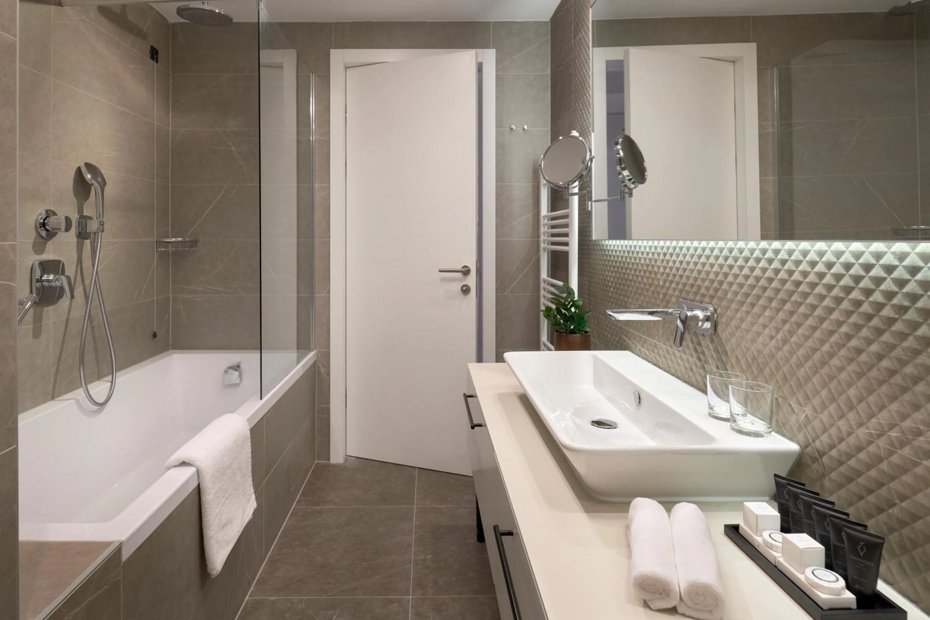 Standard Double or Twin Room with Sea View in Amphora Hotel