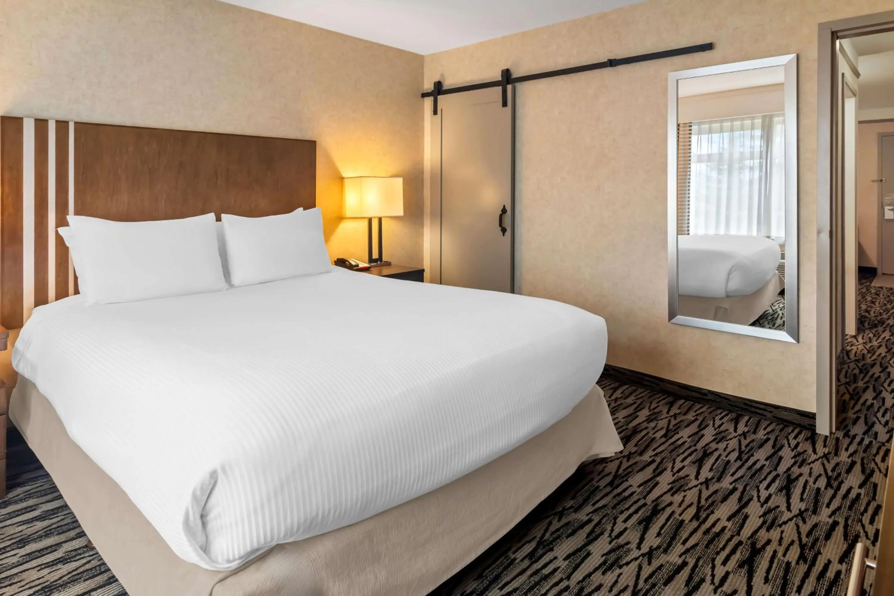 Queen Suite in Best Western Plus Pitt Meadows Inn & Suites