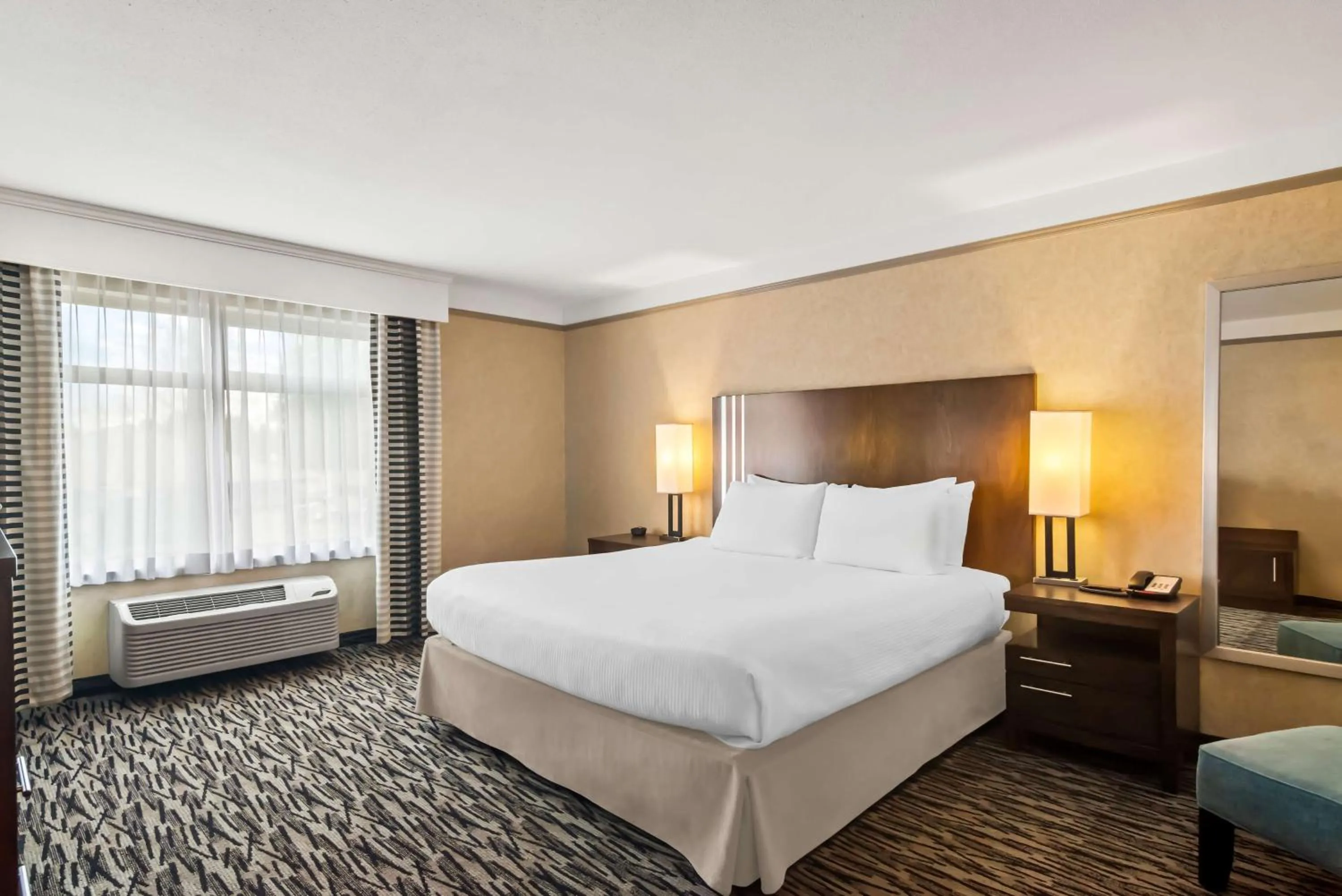 Family King Room in Best Western Plus Pitt Meadows Inn & Suites