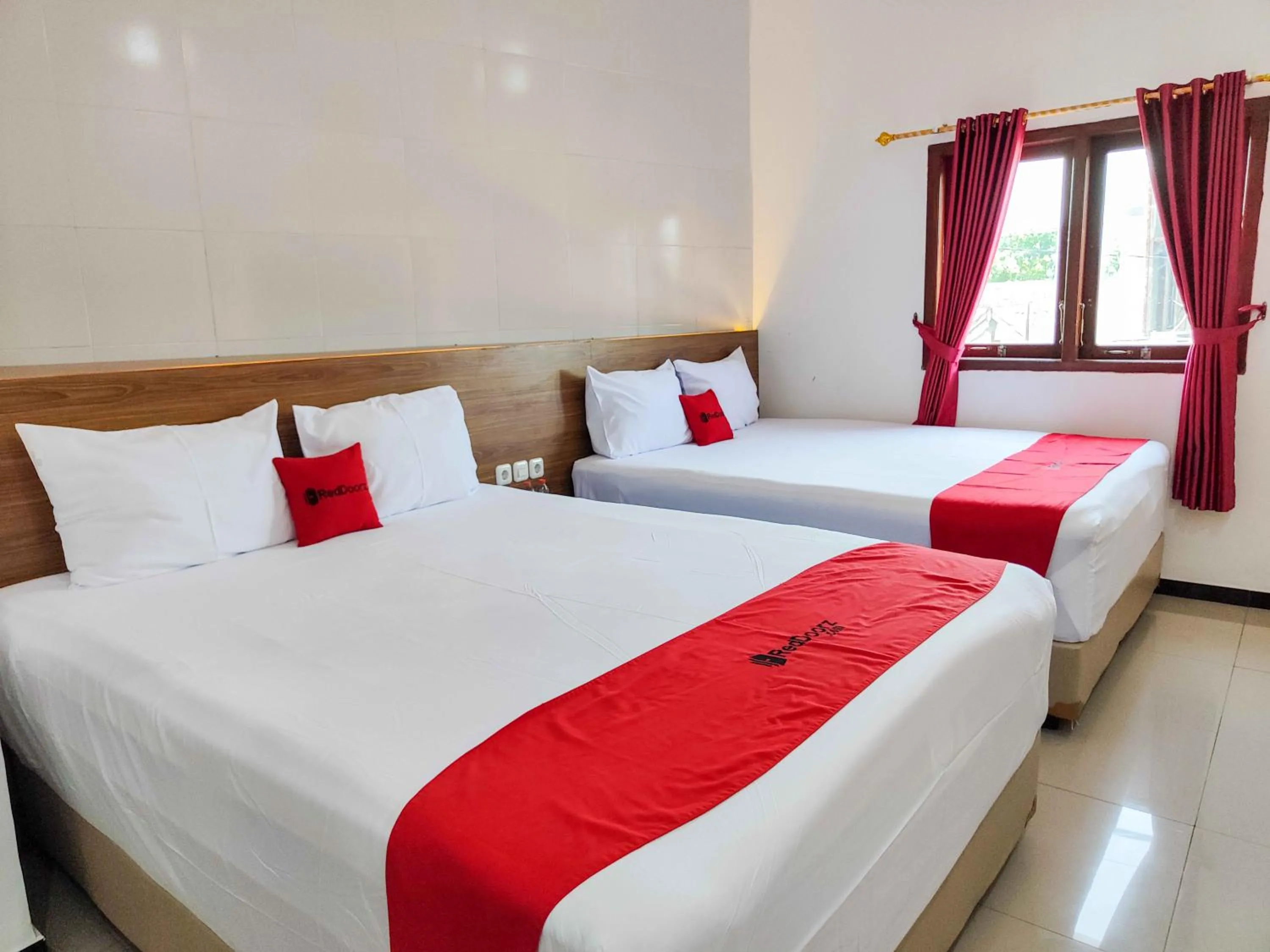 Family Room in RedDoorz near Prambanan Temple