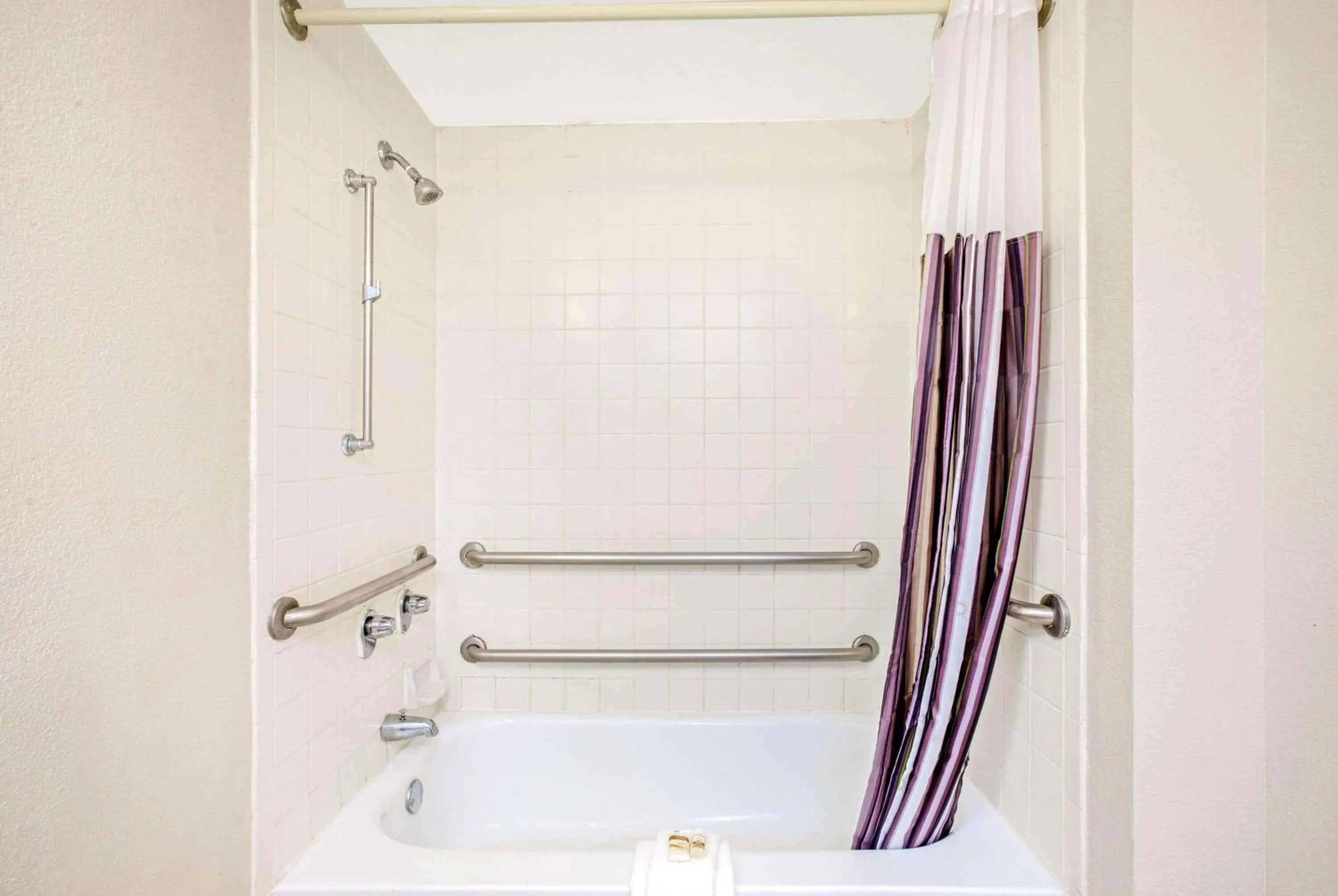 2 Full Beds, Mobility Accessible Room, Bathtub w/ Grab Bars, Non-Smoking in La Quinta Inn by Wyndham El Paso Cielo Vista