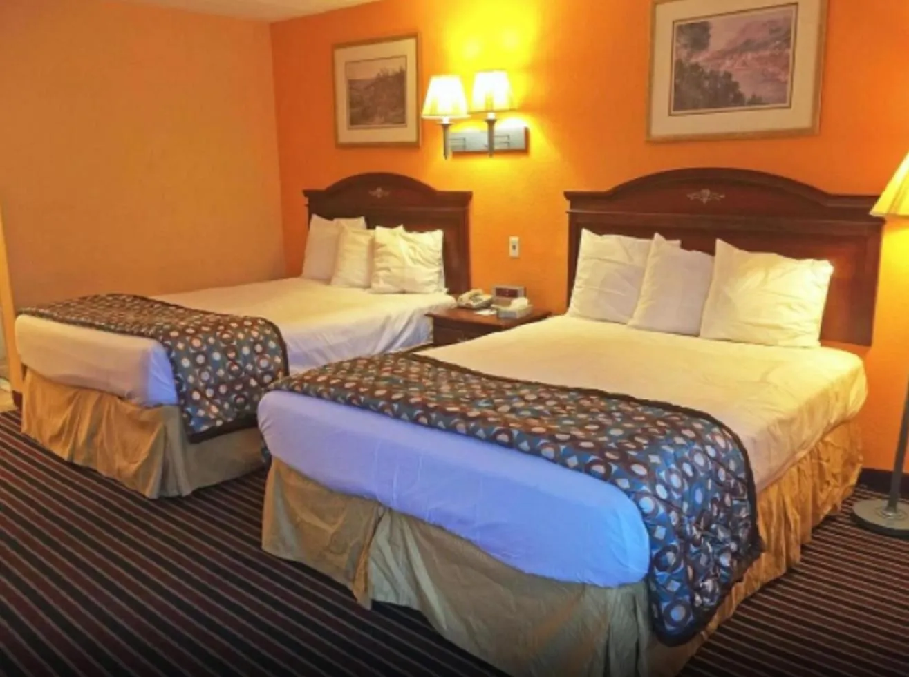 Queen Room with Two Queen Beds - Non-Smoking in Americas Best Value Inn Pottstown