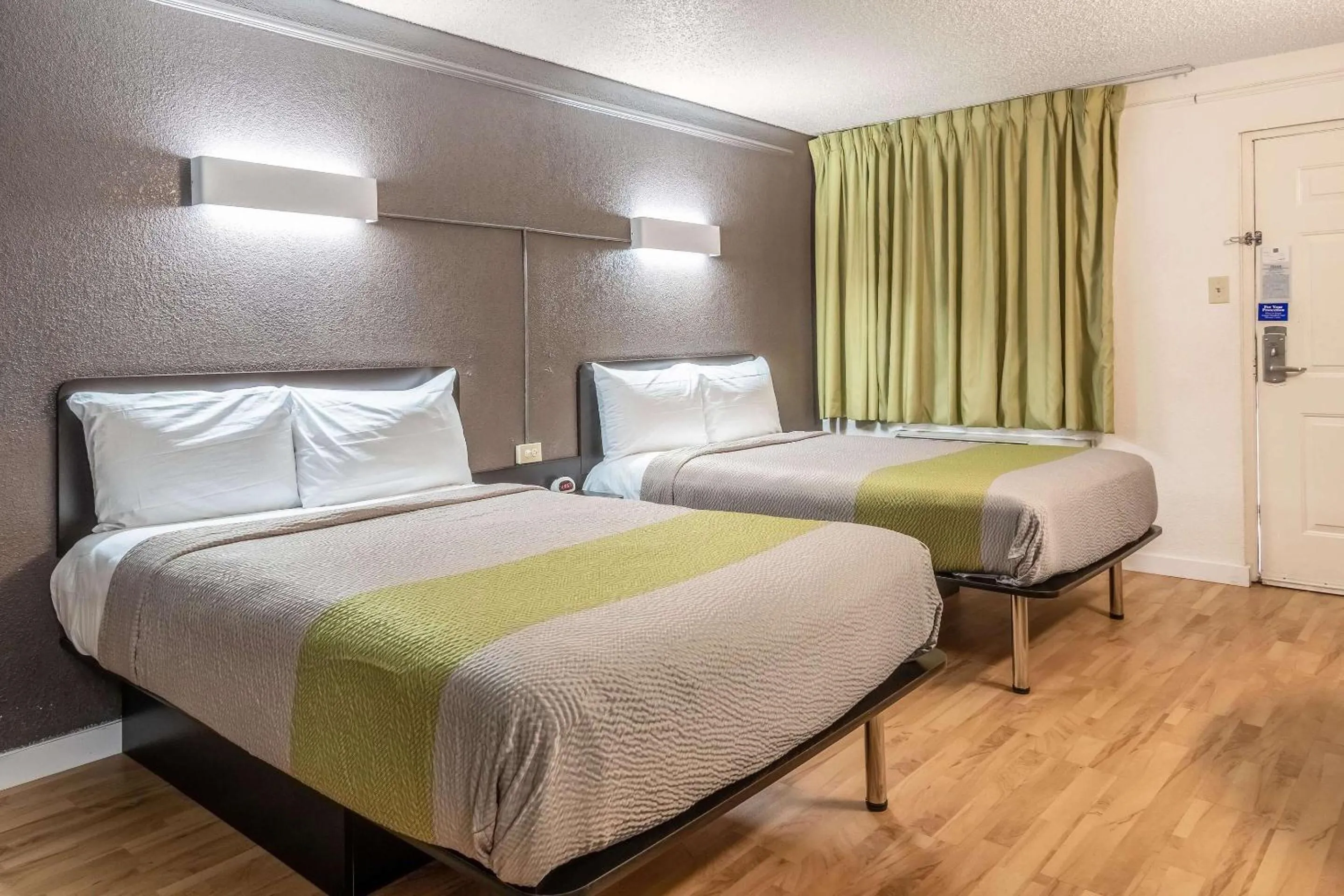 Deluxe Quadruple Room - Non-Smoking in Studio 6-Fort Worth, TX - West Medical Center