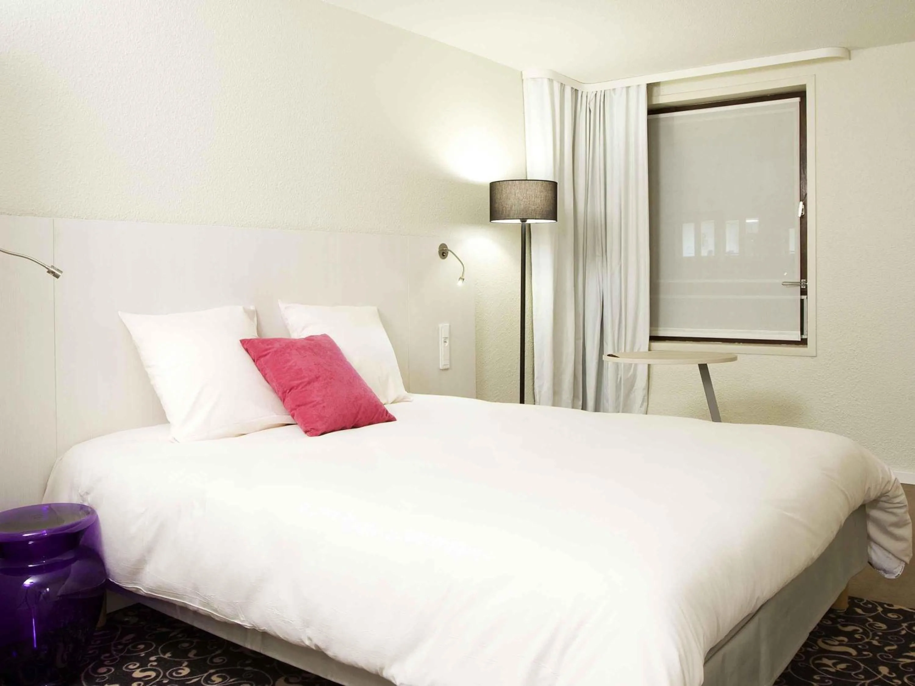 Standard Room with One Double Bed and Single Sofa Bed in ibis Styles Lille Centre Gare Beffroi