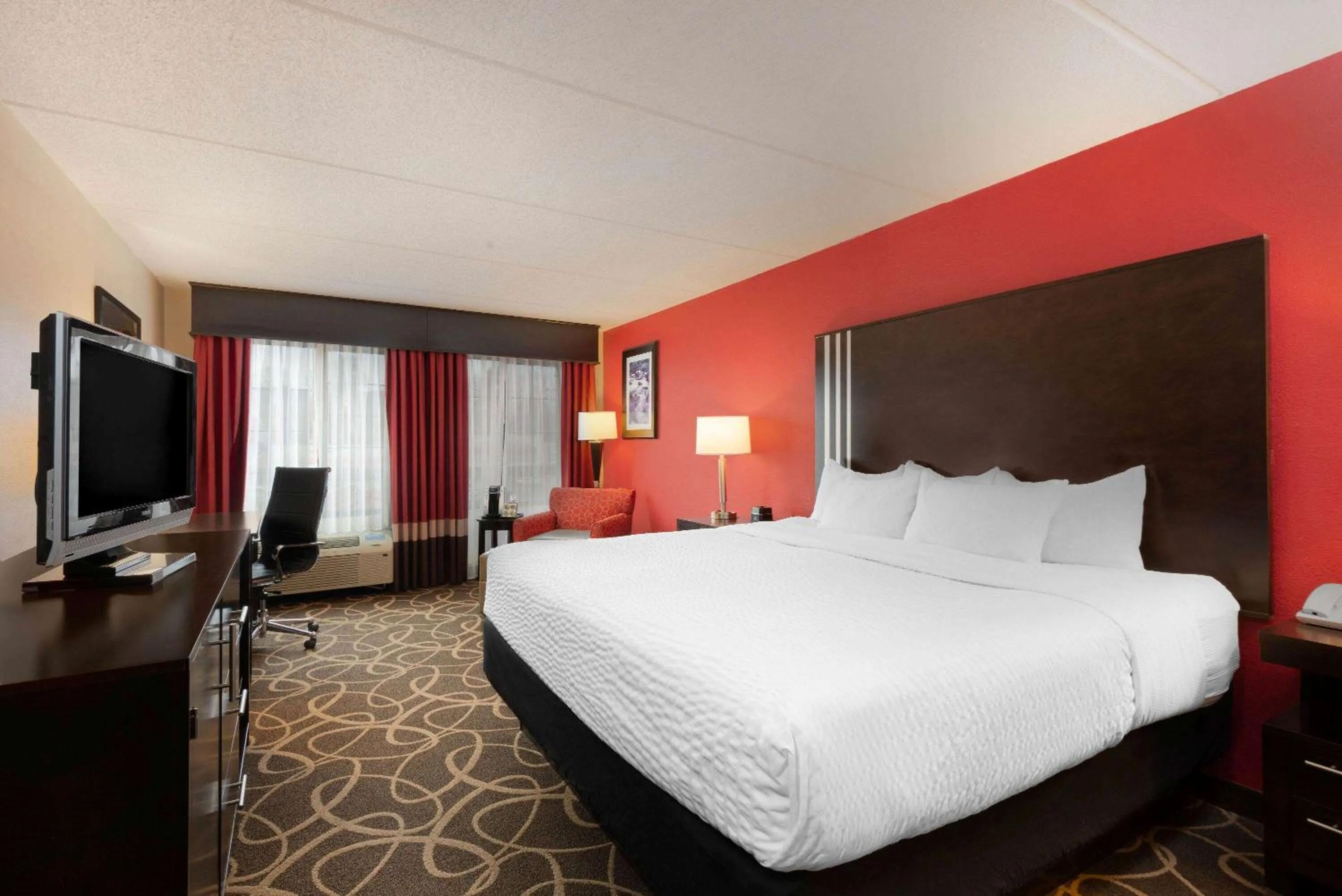 King Room in La Quinta Inn & Suites - New River Gorge National Park