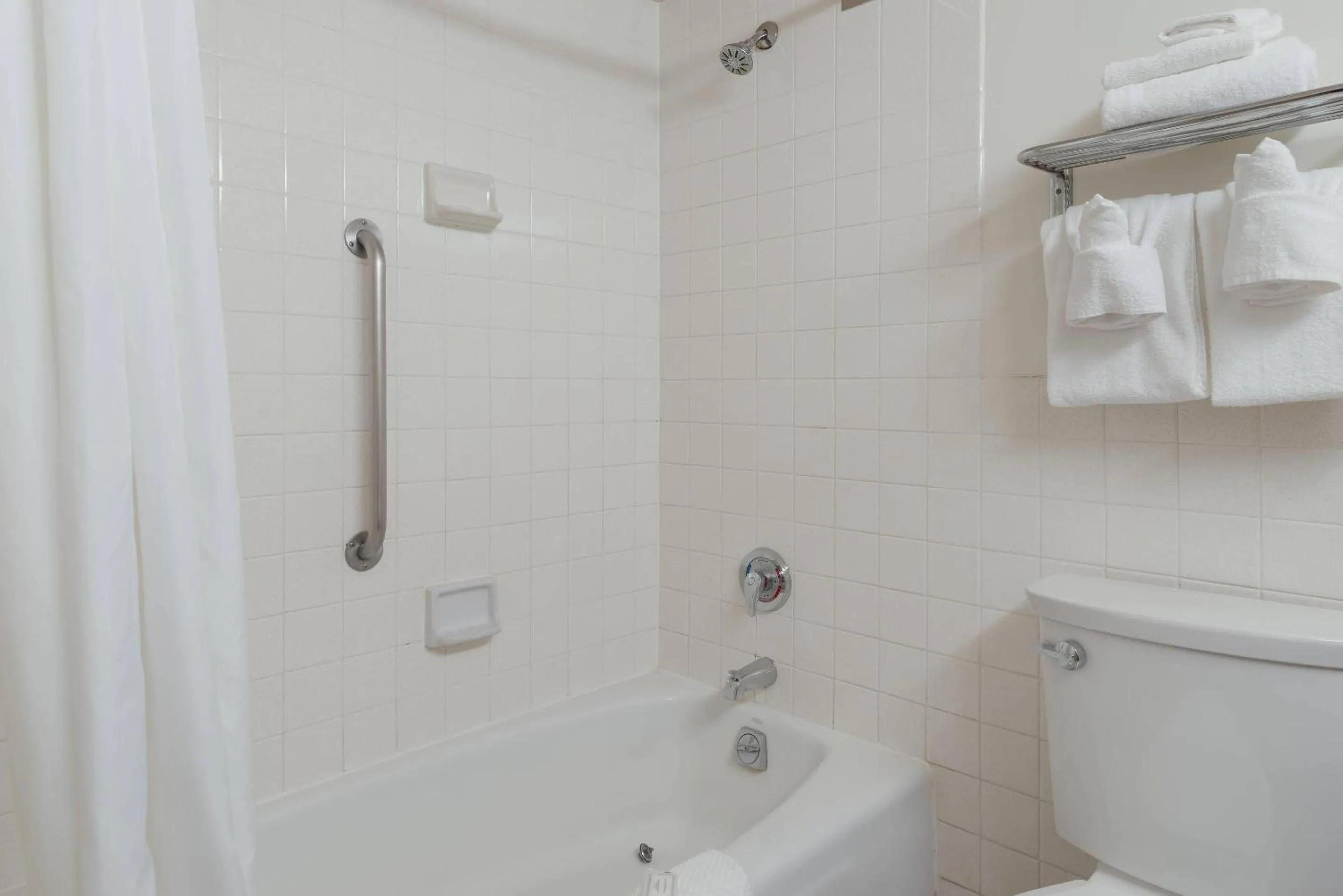 King Room - Accessible/Non-Smoking in Clarion Hotel Concord-Walnut Creek