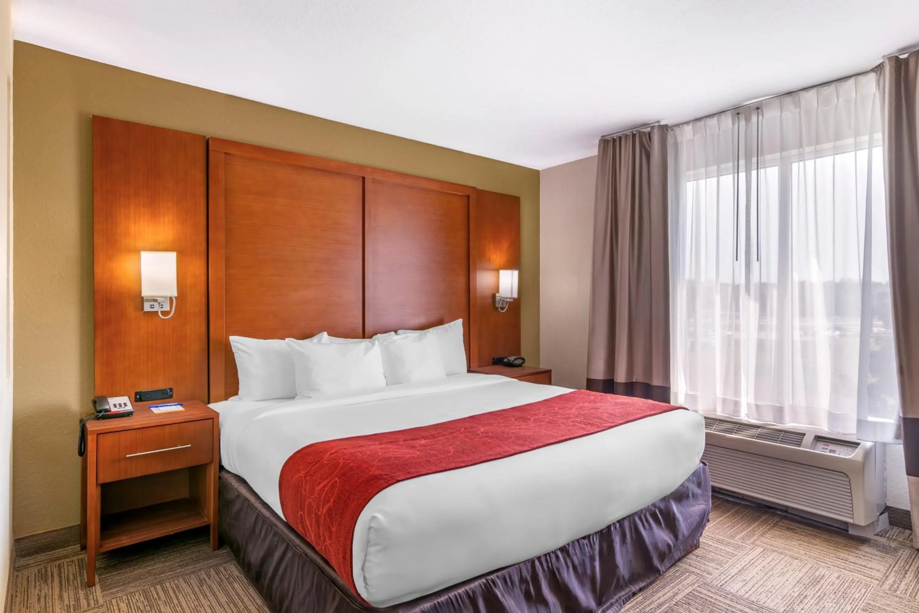 King Suite - Non-Smoking in Comfort Suites Brunswick