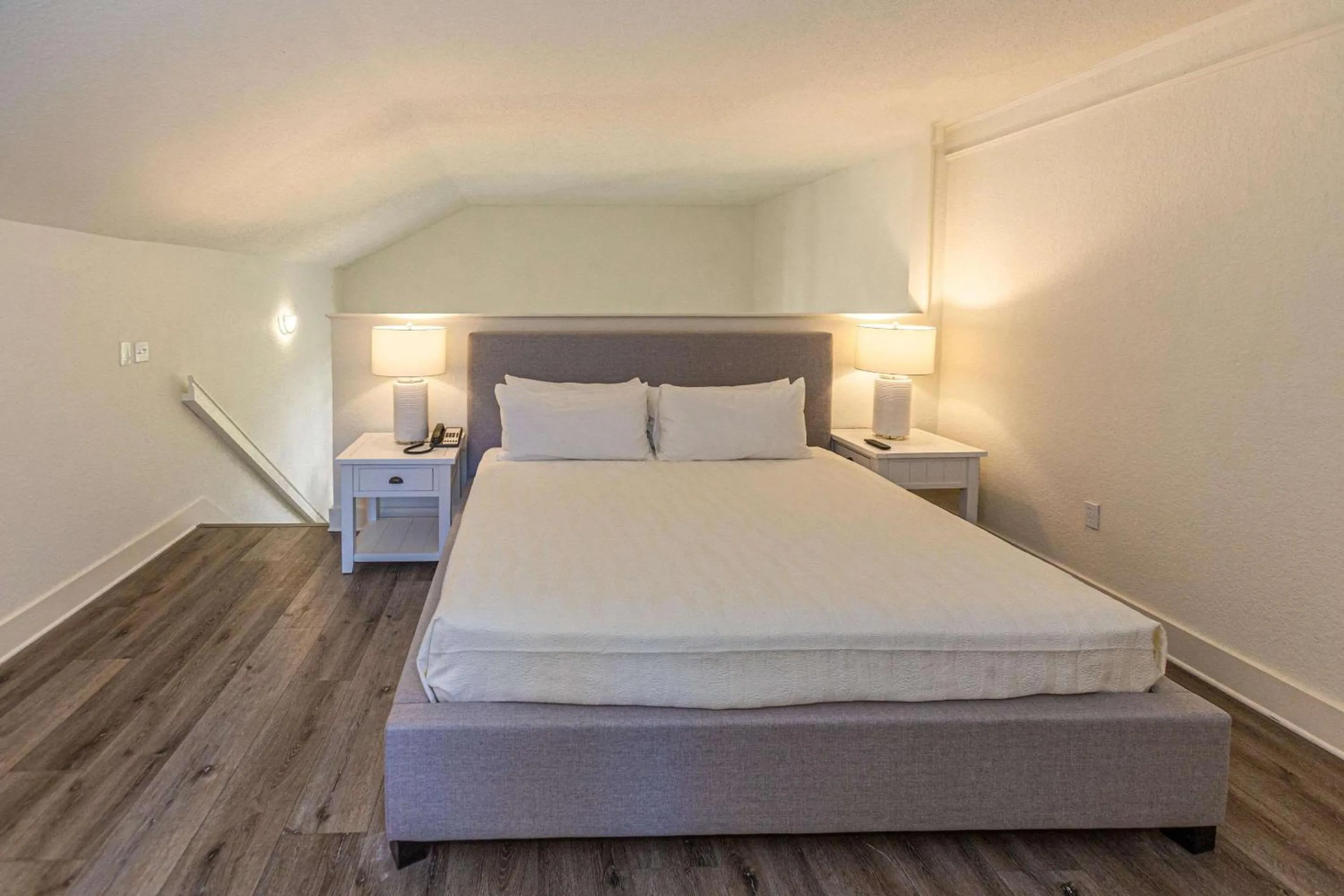 Efficiency King Suite - Non-Smoking in Plantation Resort on Crystal River, Ascend Hotel Collection