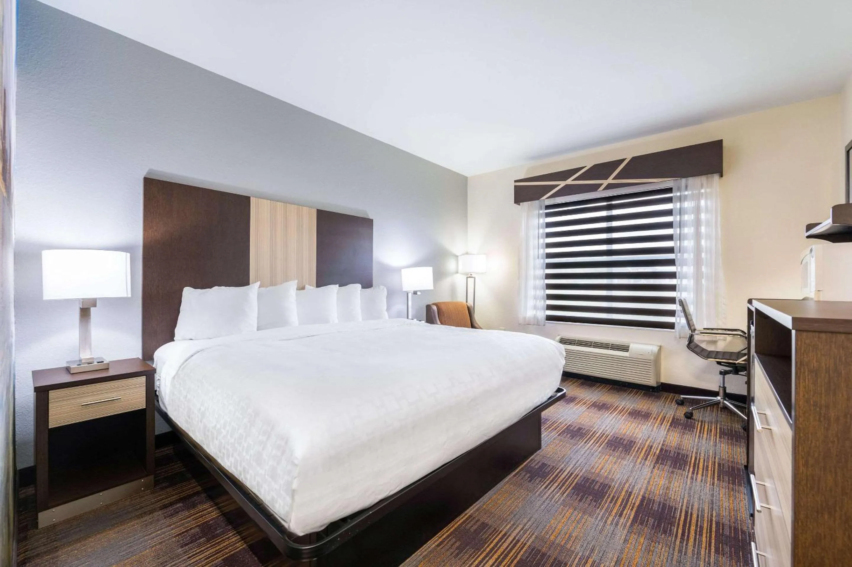 King Suite with Sofa Bed - Non-Smoking in Clarion Pointe Madison-Huntsville