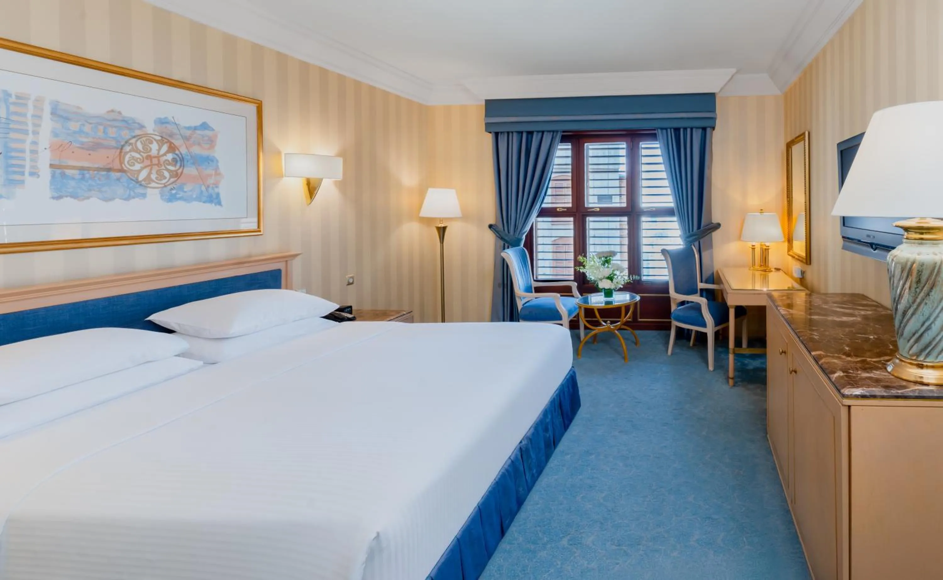 Premium Room Partial Kaaba View with One King Bed in Makkah Hotel