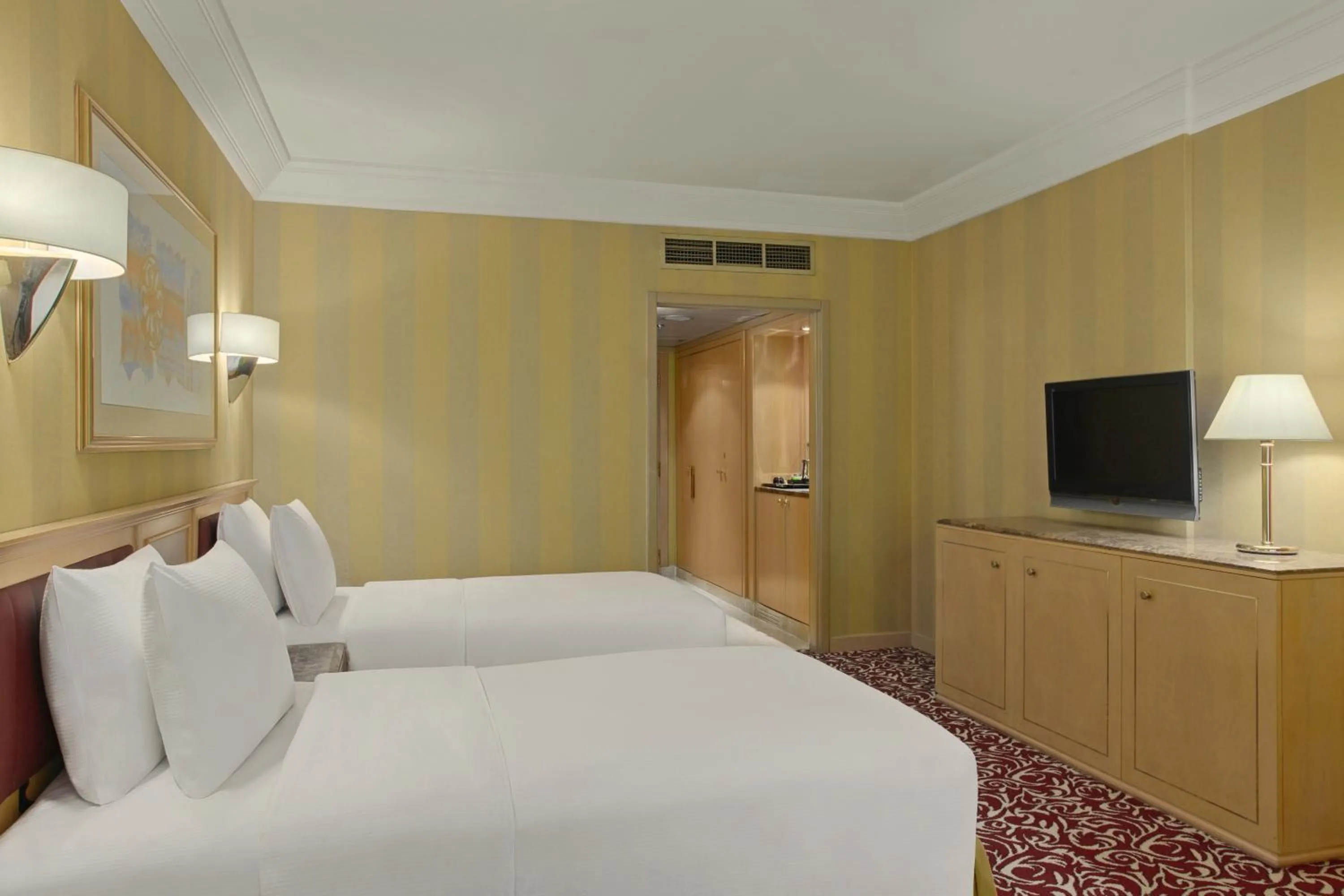 Guest Room with Two Twin Beds in Makkah Hotel
