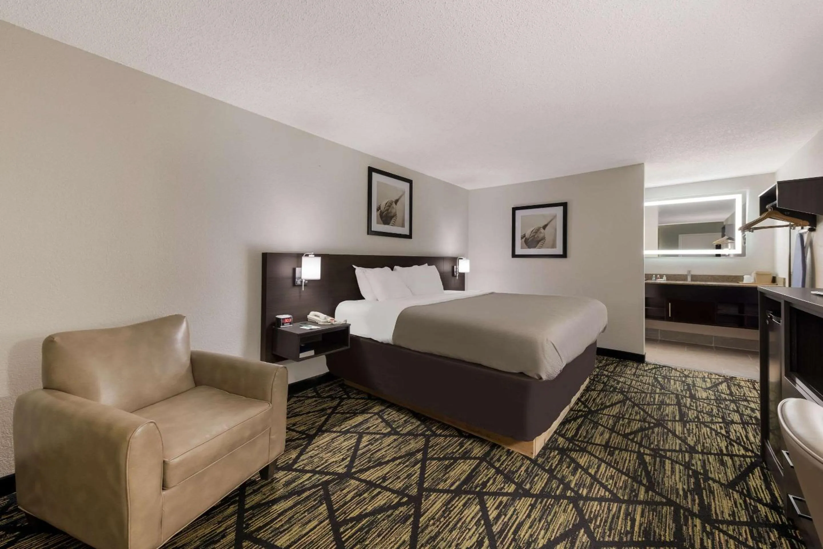 King Room - Non-Smoking in Quality Inn Orange Park Jacksonville