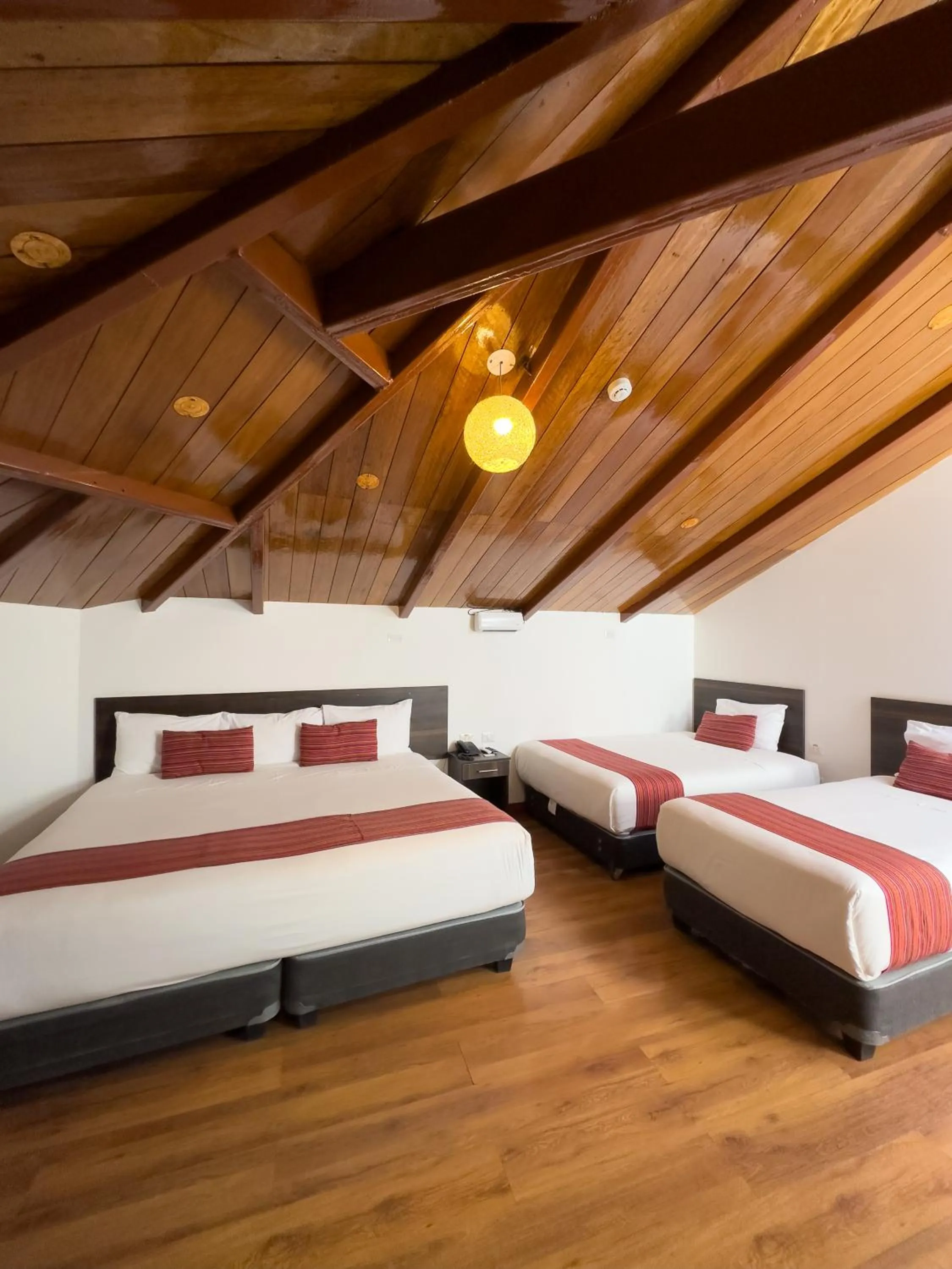 Quadruple Room with Private Bathroom in Hotel San Pedro Plaza