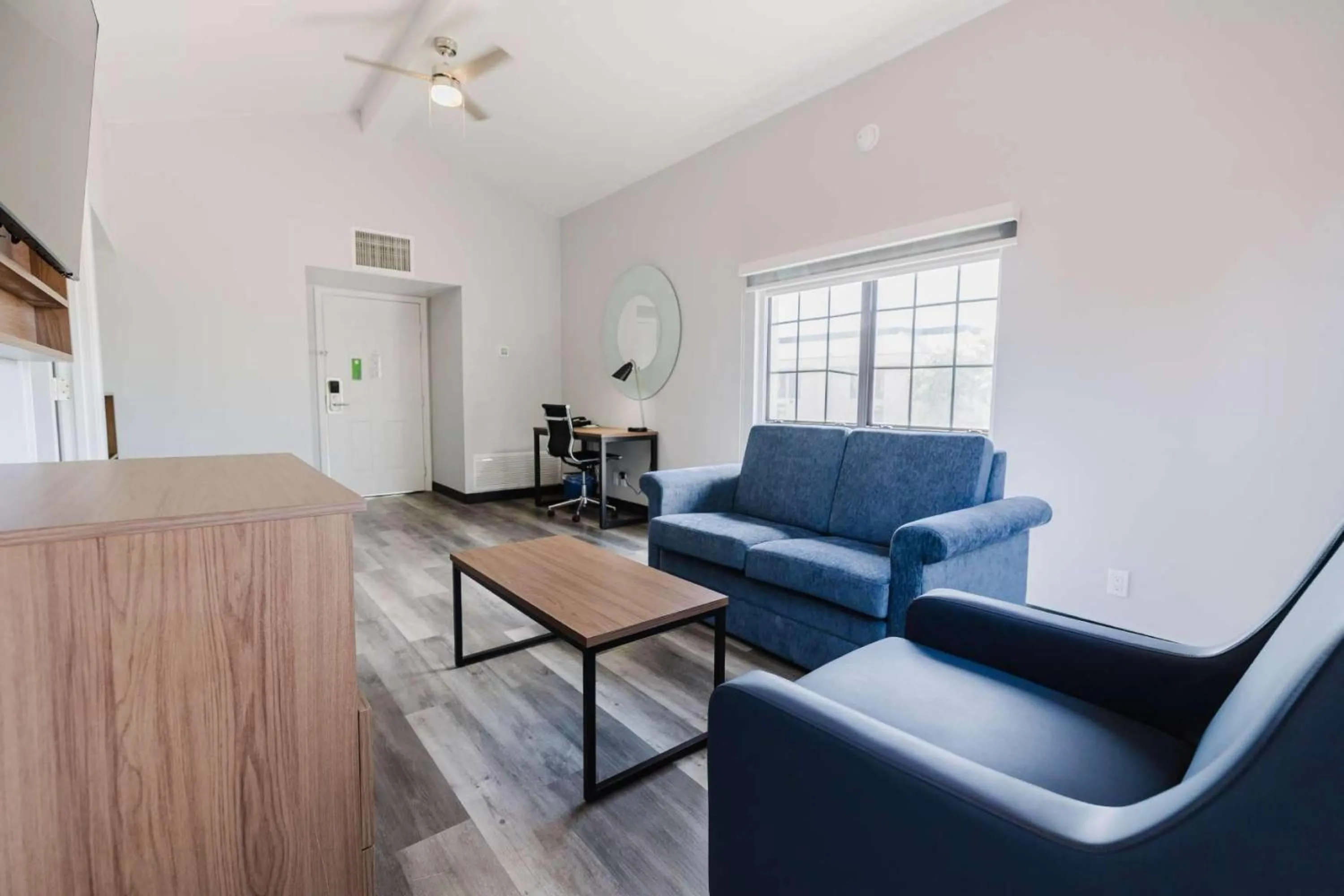 One-Bedroom King Suite - Non-Smoking in La Quinta Inn by Wyndham Amarillo Mid-City