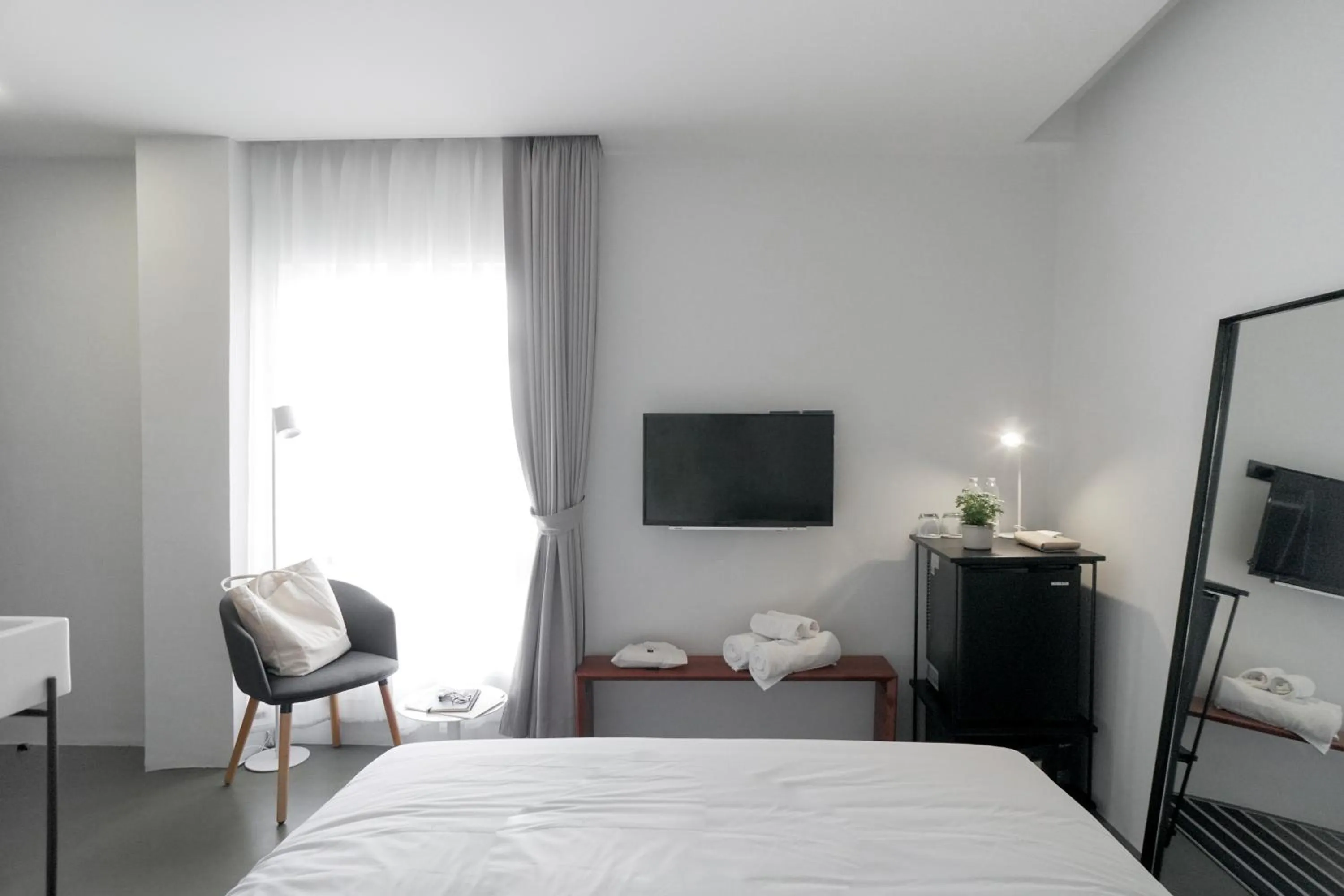 Superior Queen Room in Chocolate box mint