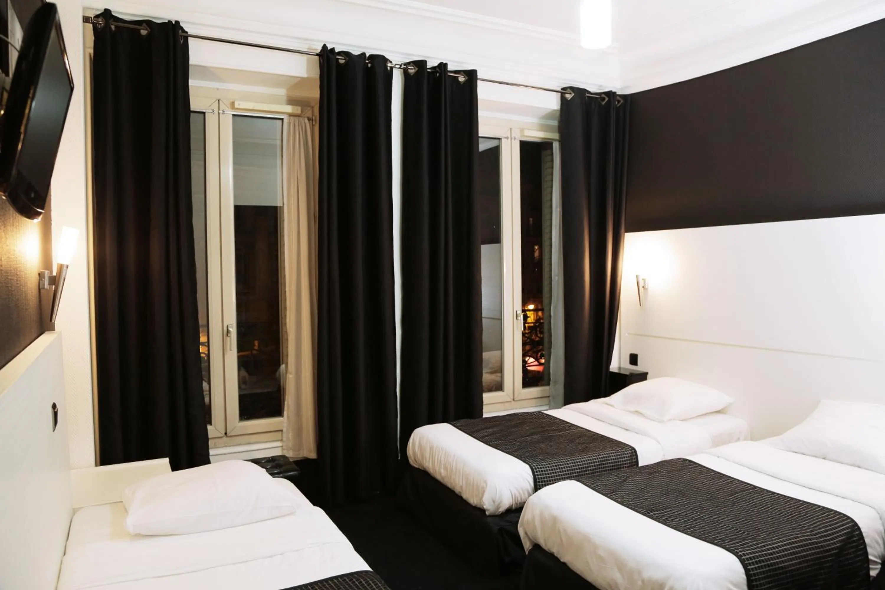 Triple Room in Hôtel de l'Exposition - République