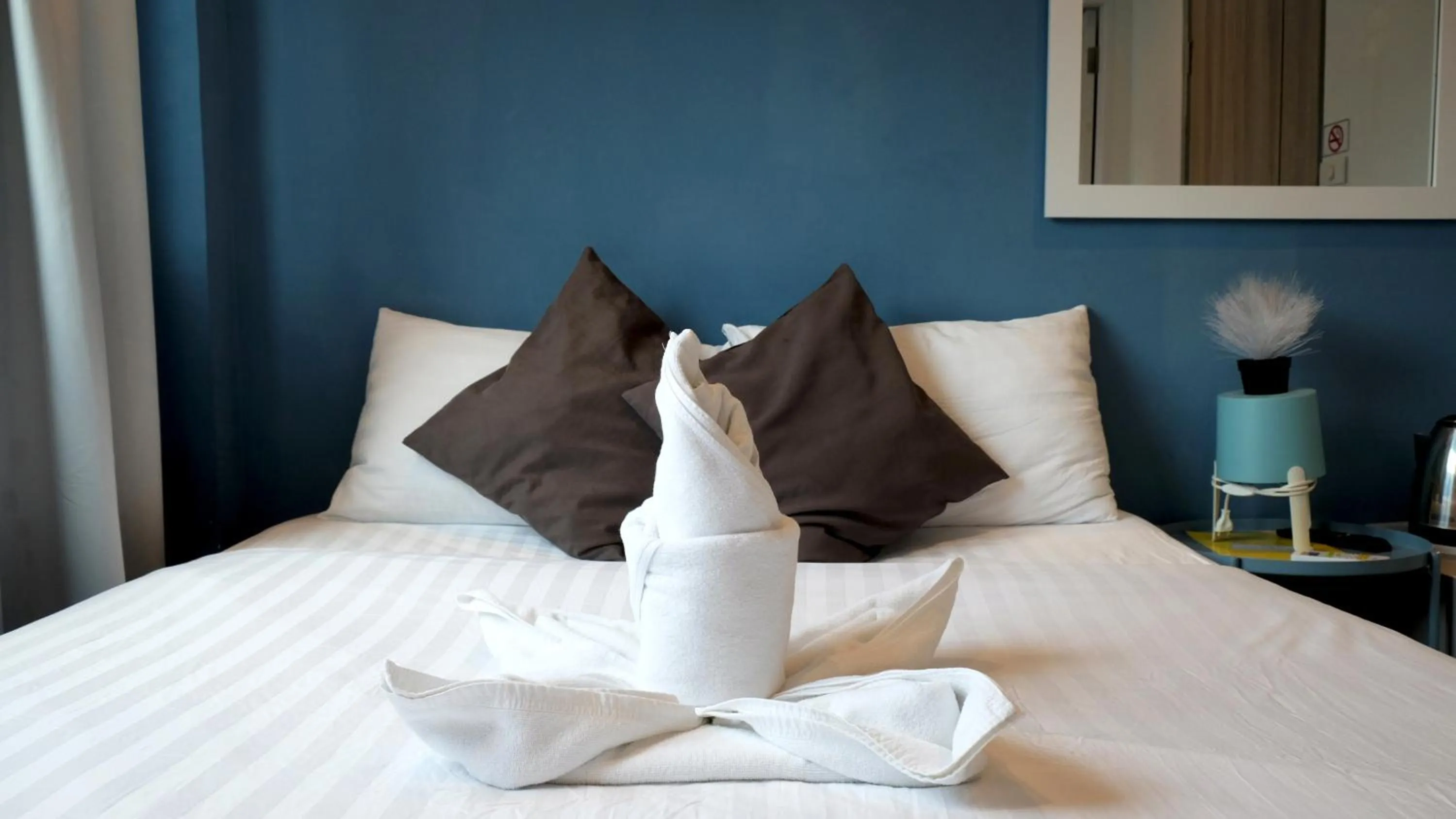 Standard Single Room in Sleep with Me Bangkok - BTS Phra Khanong